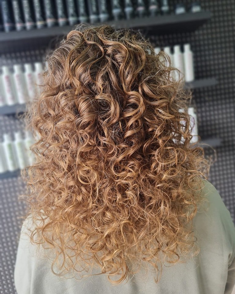 😍Love your curls😍 

💫Bouncy, defined and healthy💫 

🌿Treated with our INDIA regemidy. Each product is carefully crafted with essential ingredients, oil blends, butters to nourish and improve your hair&rsquo;s health.🌿 

❤️Let us take care of yo