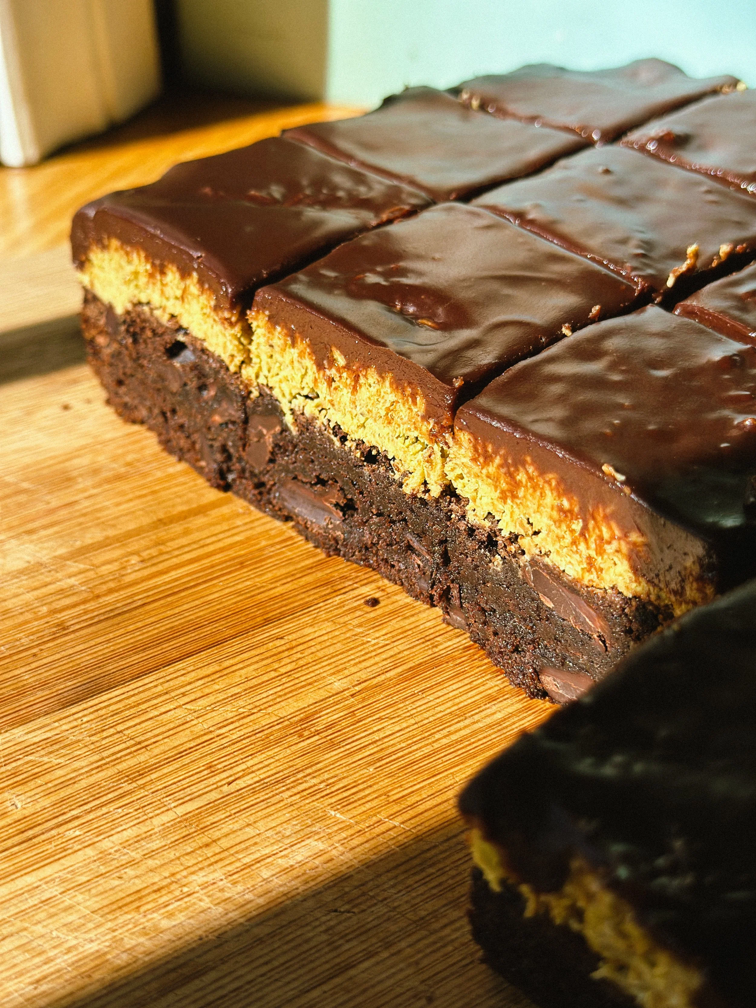 Pistachio Cream Kunafa Brownies