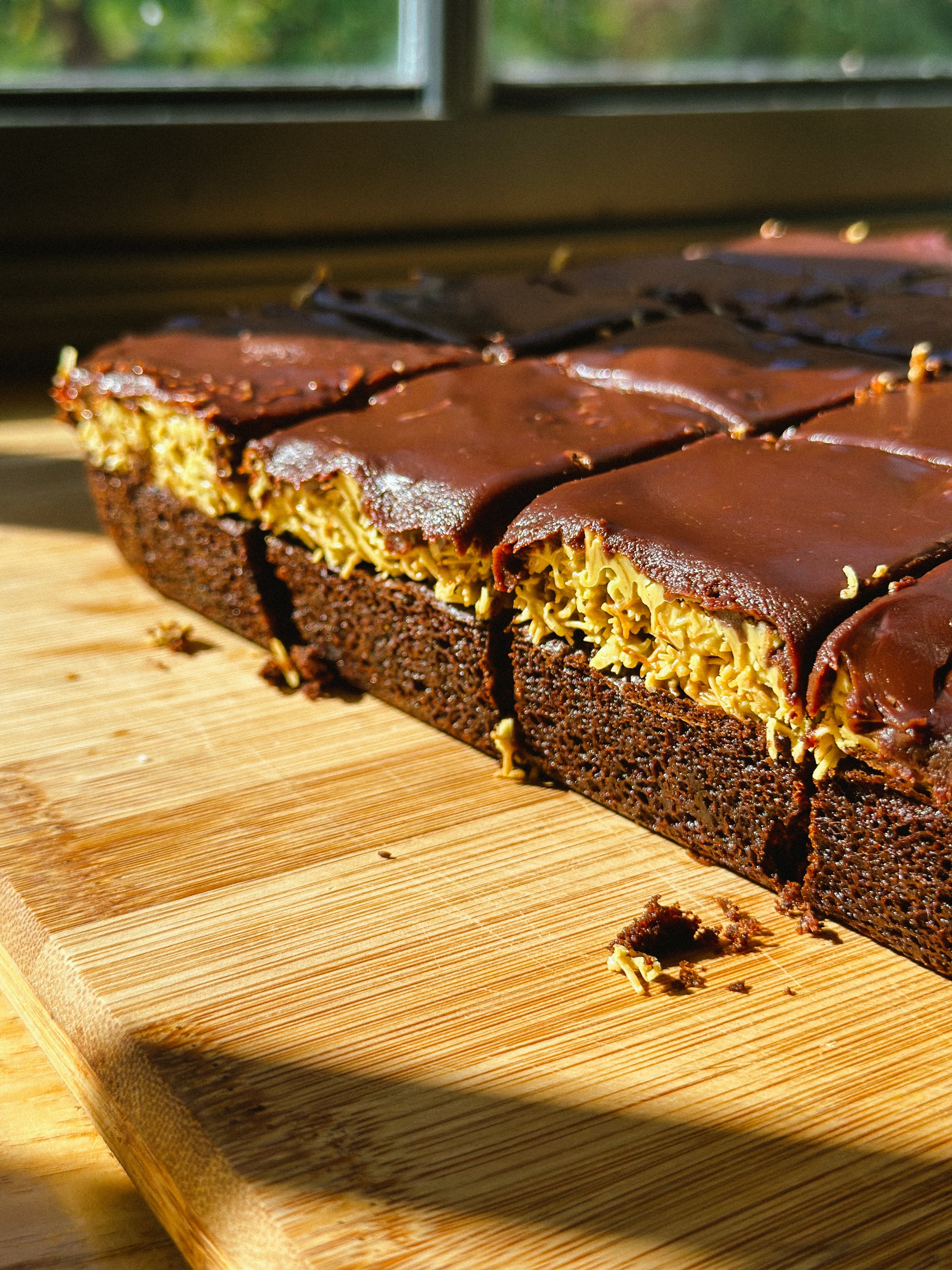 Pistachio Cream Kunafa Brownies