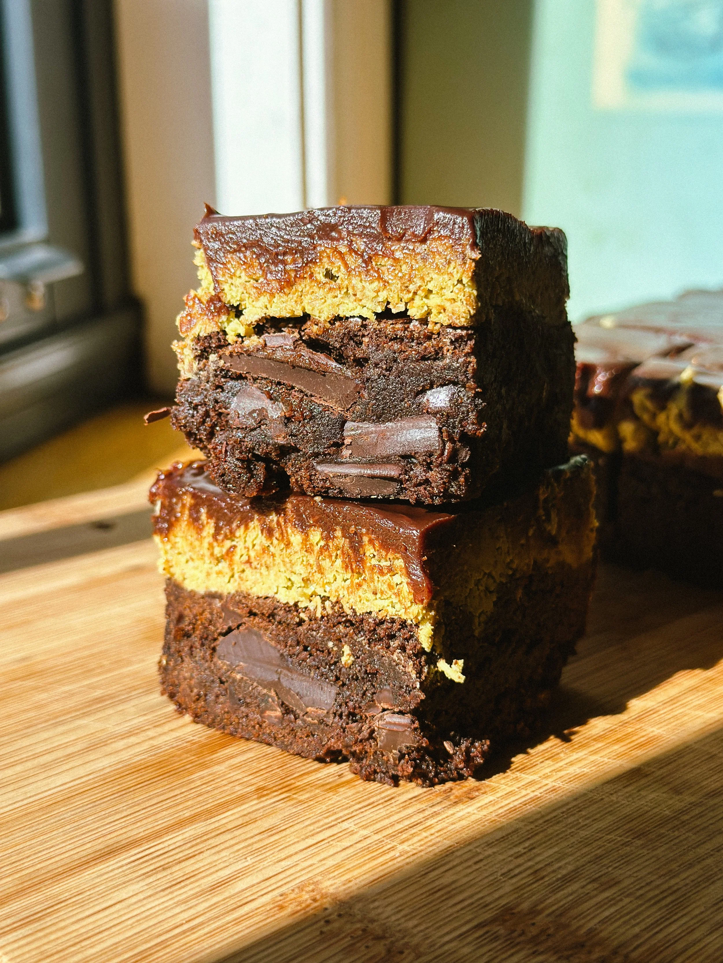Pistachio Cream Kunafa Brownies