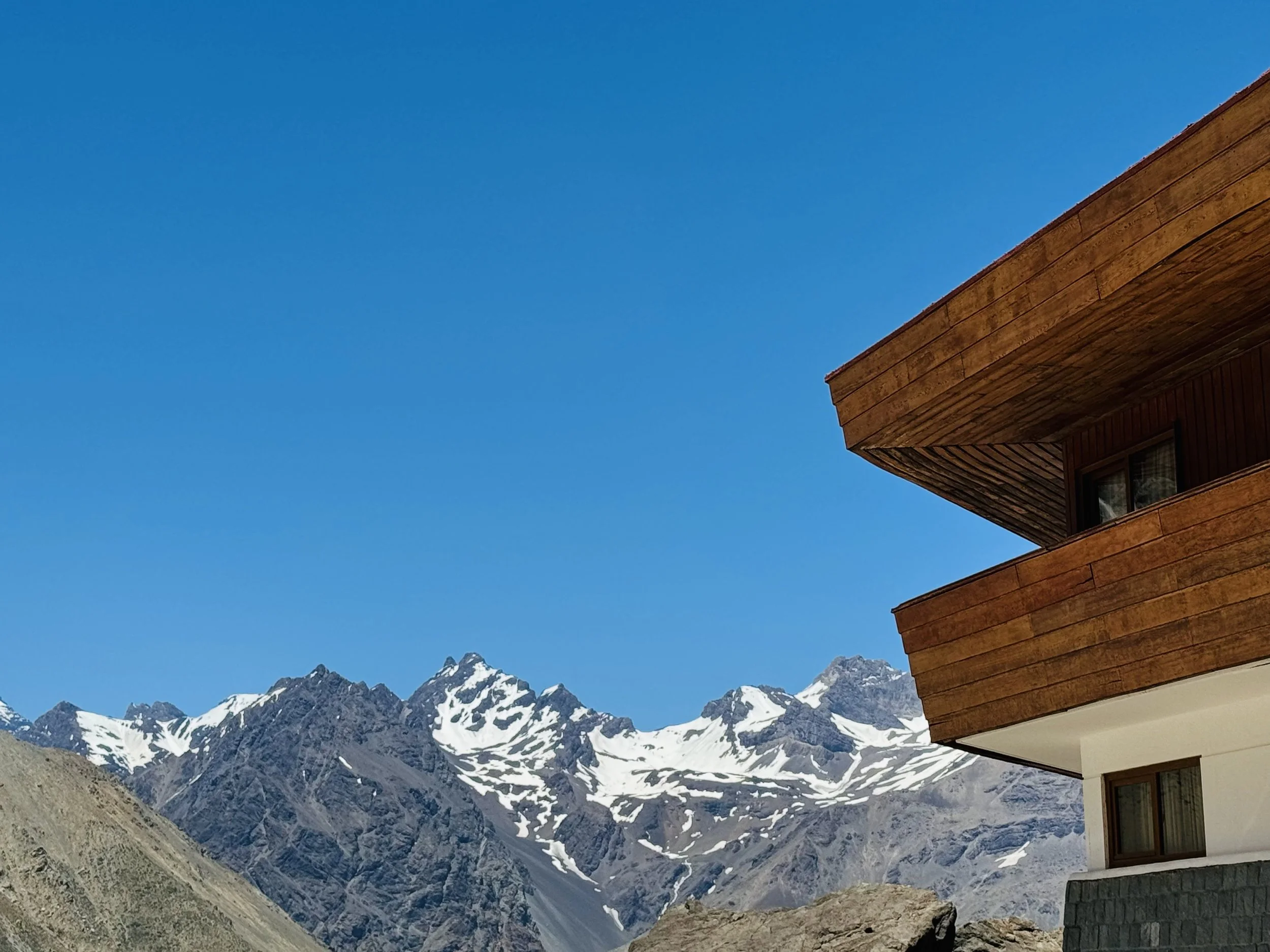 Love the contrast of wood and stone.