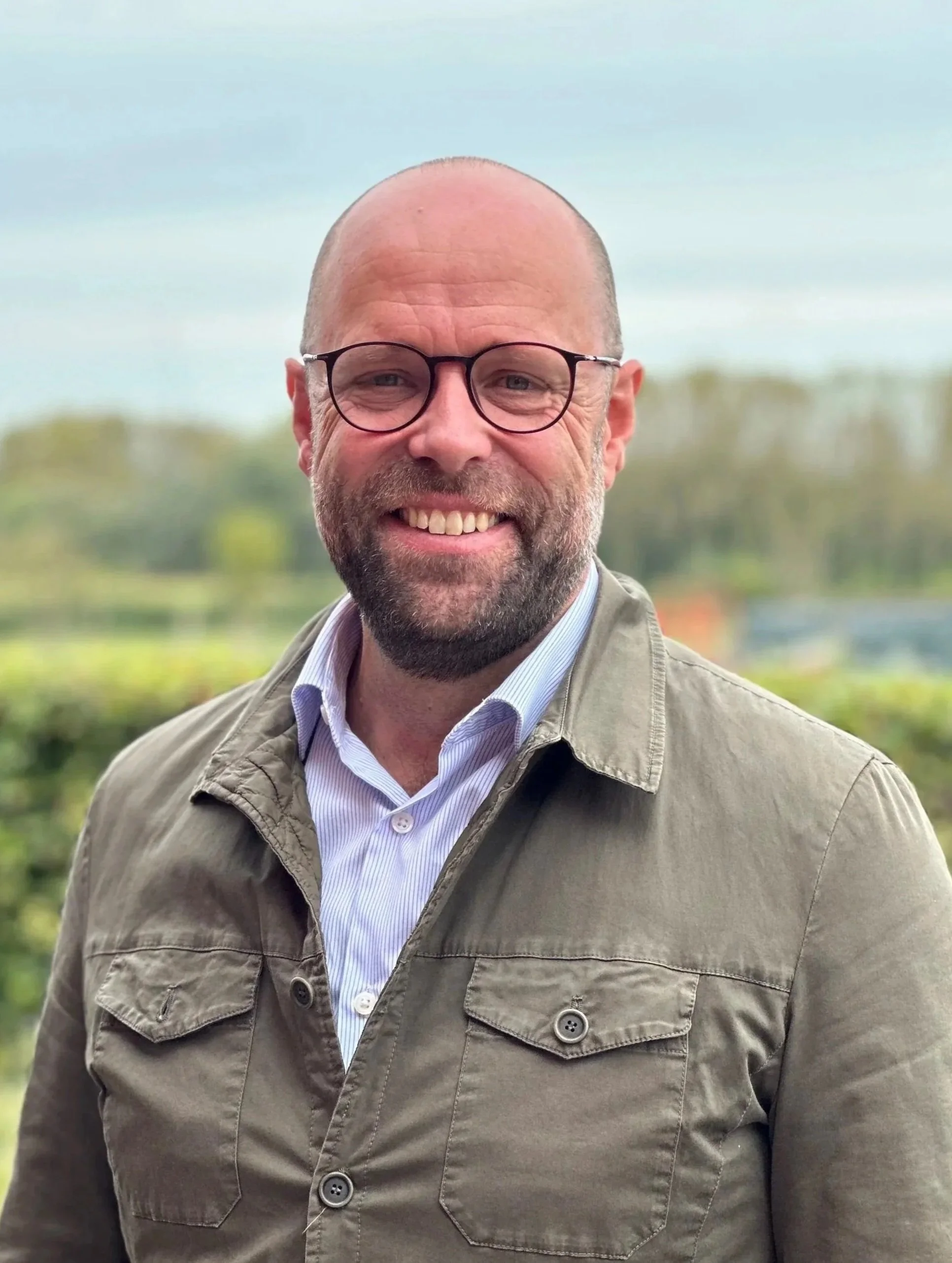Tom Thijsen, lachend en vol vuur om impact te maken.