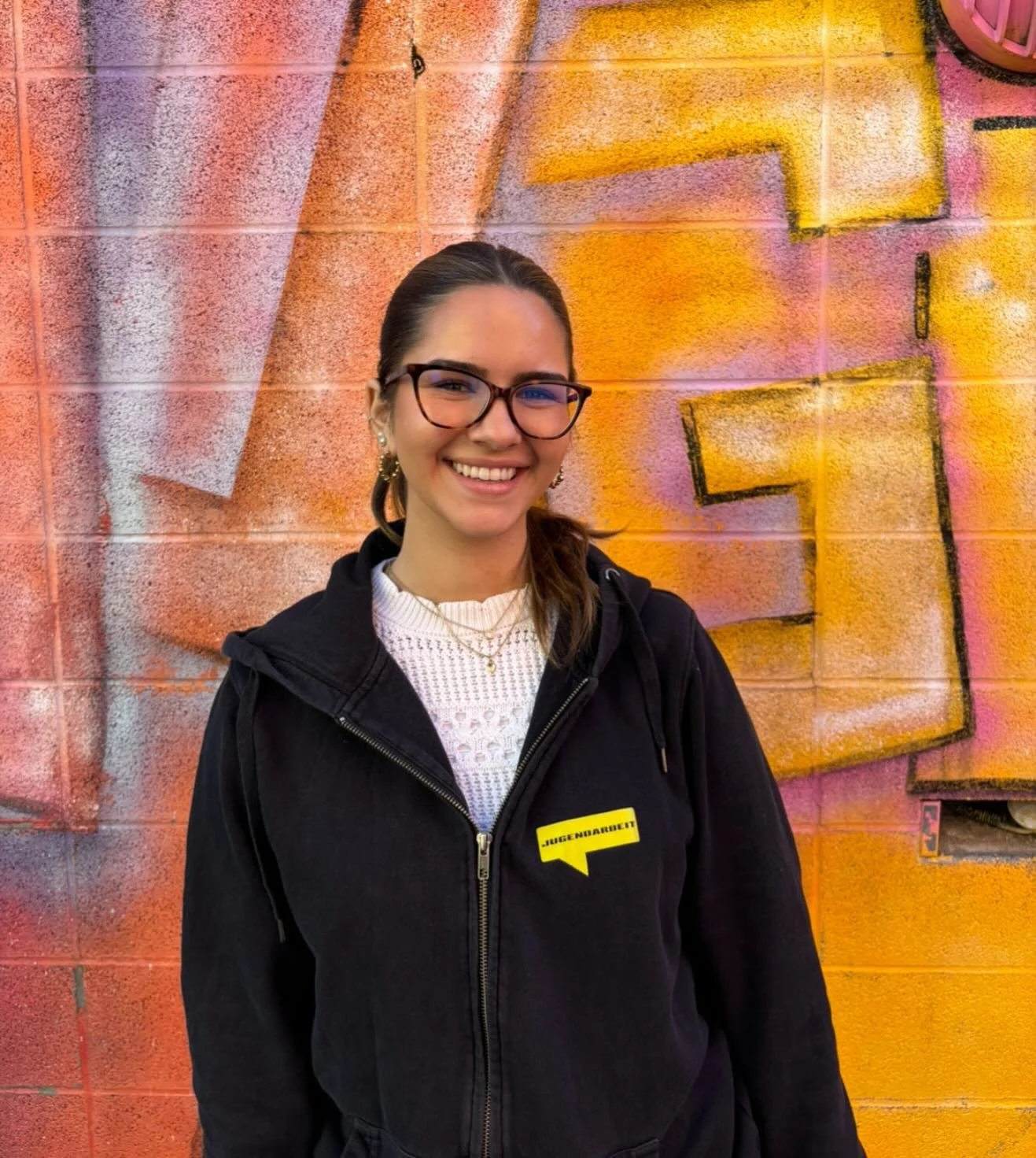 Heyyyy zemme!
Ich bin d Serina und sit Endi Februar s neue Teammitglied vo de Jugi Dietlike :) Ich han im Februar s Studium Soziali Arbet ahgfange und freu mich mega bi eu ide Jugi mini Usbildig zmache!! I minere Freiziit duen ich mega gern lese, cho