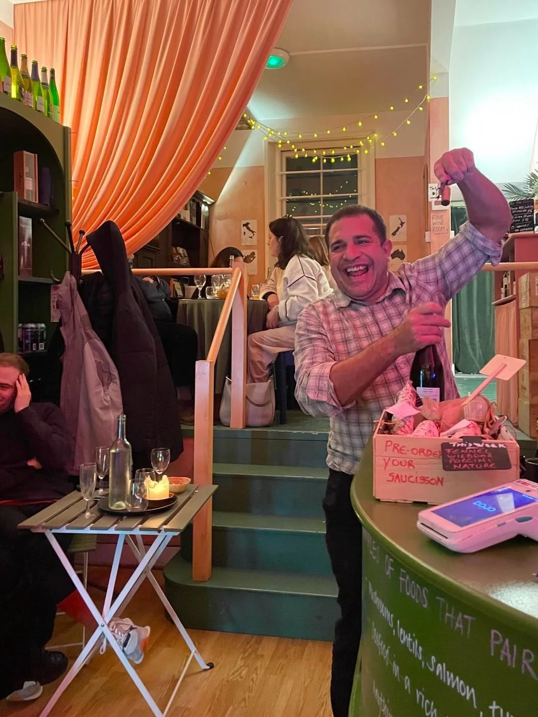 If you haven&rsquo;t been to one of our tastings yet, what are you waiting for? Click the link in our bio to join us this Friday! 

#sw6 #wandsworthbridgeroad #wineshop #winetasting