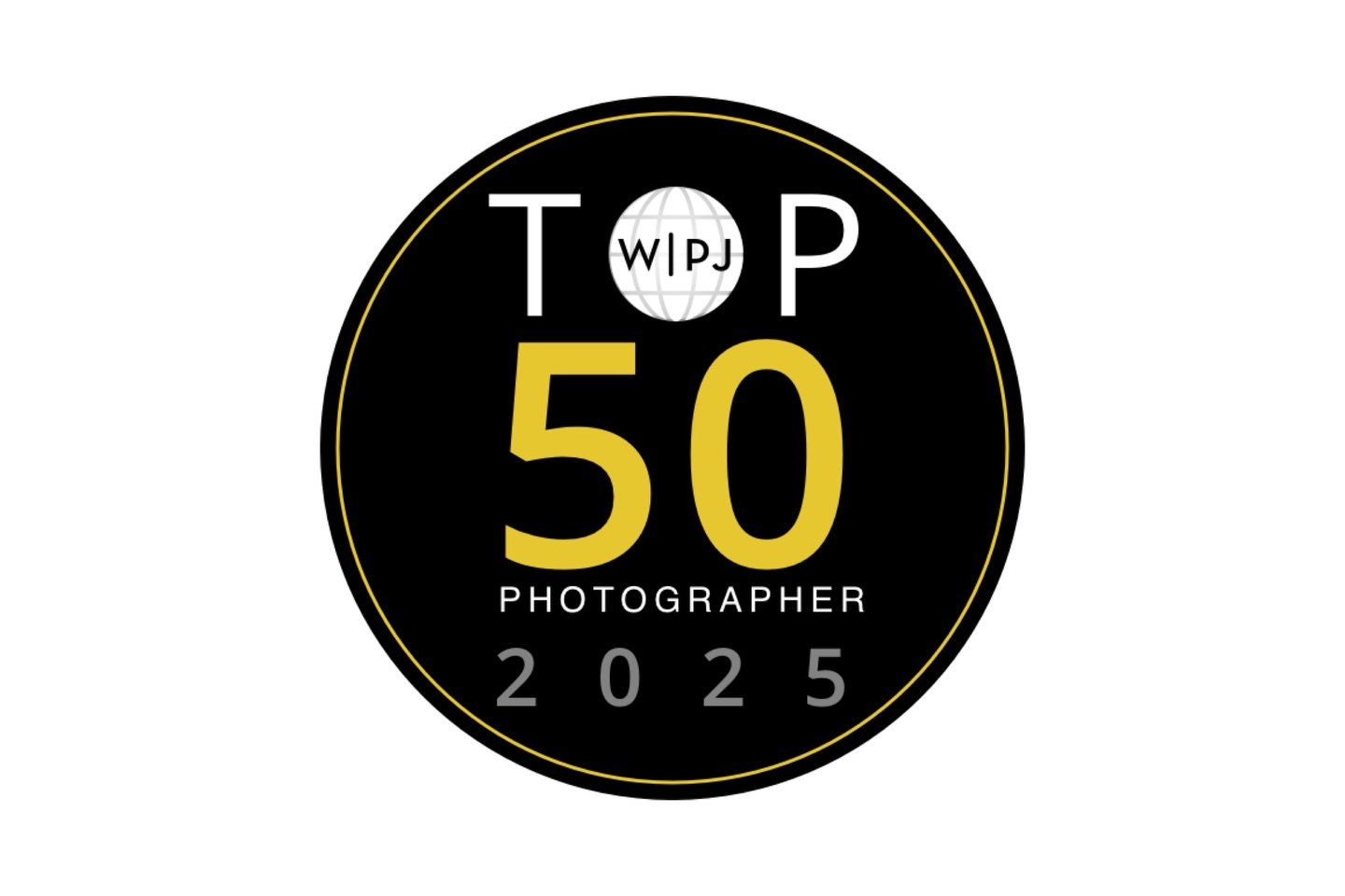 Je suis tr&egrave;s heureuse de vous annoncer que cette ann&eacute;e 2025 m&rsquo;a permis de faire mon entr&eacute;e dans le Top 50 mondial des photographes de mariage de la @weddingphotojournalists association dans la cat&eacute;gorie reportage. 
&