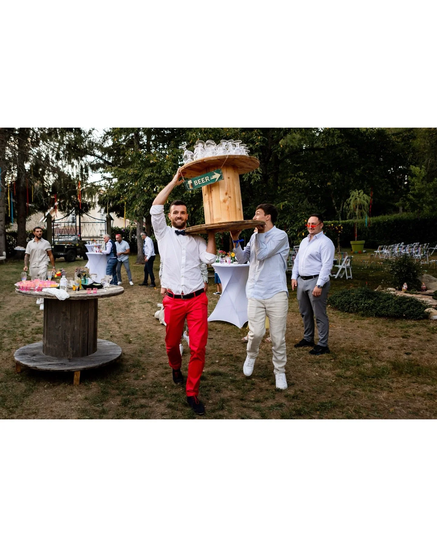 On laisse pas b&eacute;b&eacute; dans un coin 😅

Dans presque chaque mariage il y a ce moment o&ugrave; la transition entre le vin d&rsquo;honneur et le d&eacute;but de la soir&eacute;e est ponctu&eacute;e par le changement de place de la tireuse &a