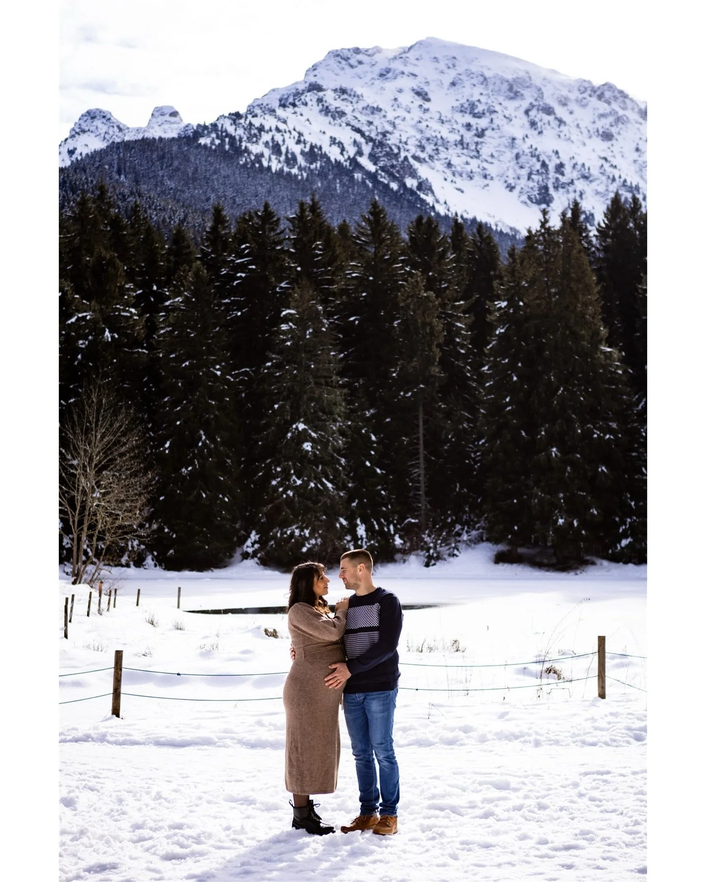 Cet &eacute;t&eacute; elle &eacute;tait en robe blanche&hellip;
Cet hiver on a continu&eacute; d&rsquo;&eacute;crire la suite de leur histoire.
D&rsquo;ici une dizaine de jour on &eacute;crira l&rsquo;histoire &agrave; la maison avec les cernes et le