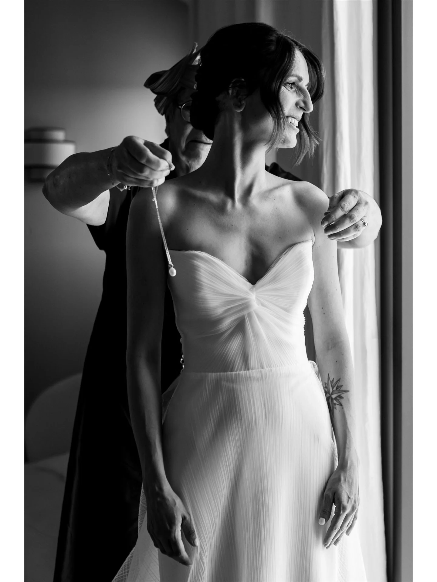 Attention d&eacute;fi!
Que se passe t&rsquo;il sur la deuxi&egrave;me photo ?
Aucune des personnes &agrave; qui j&rsquo;ai montr&eacute; la photo n&rsquo;a trouv&eacute;! Sauras tu d&eacute;chiffrer ce qui cause cet &eacute;clat de rire ?
Dis moi en 