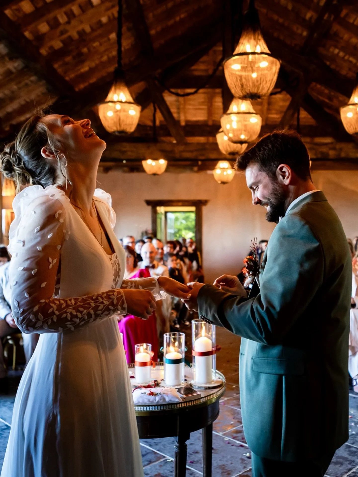 J&rsquo;aime pas les plans B, je les d&eacute;teste 🙈
Les plans B en c&eacute;r&eacute;monie la&iuml;que selon le lieu dans lequel vous vous mariez c&rsquo;est synonyme de lumi&egrave;res merdiques, espaces restreints, d&eacute;co comme on peut&hell