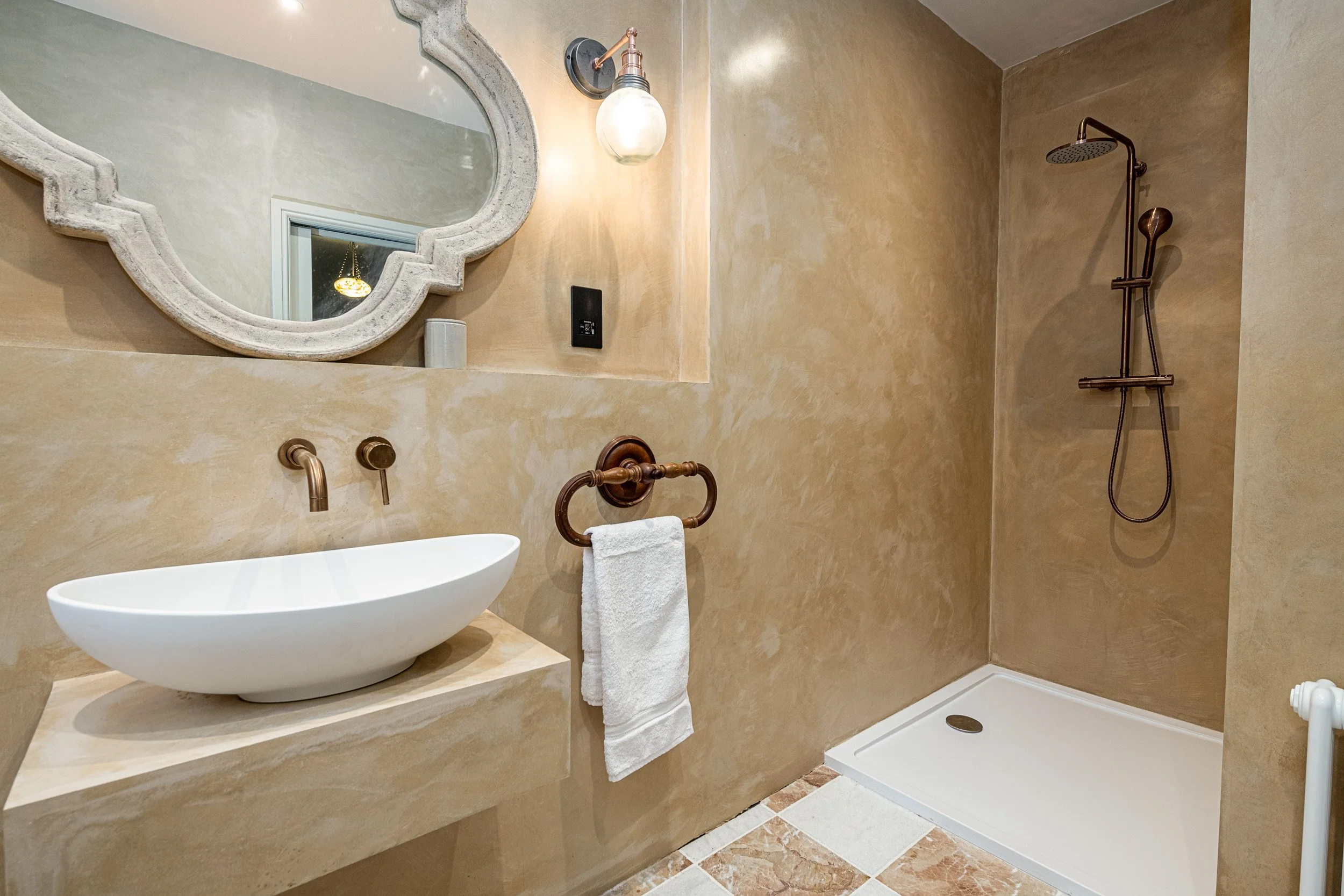 Amlwych Pass double ensuite shower room 