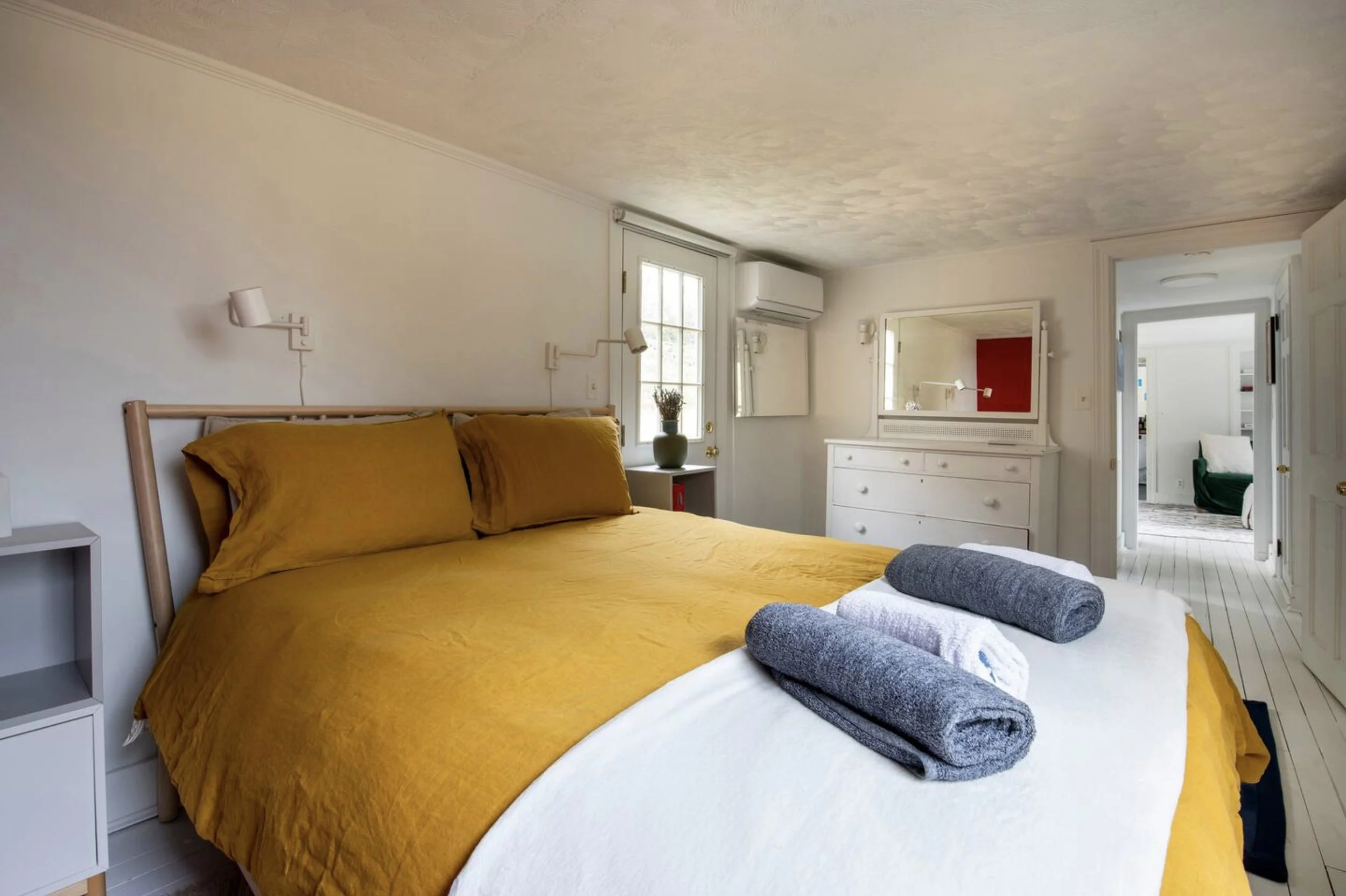 40farmhouse-airbnb.jpg