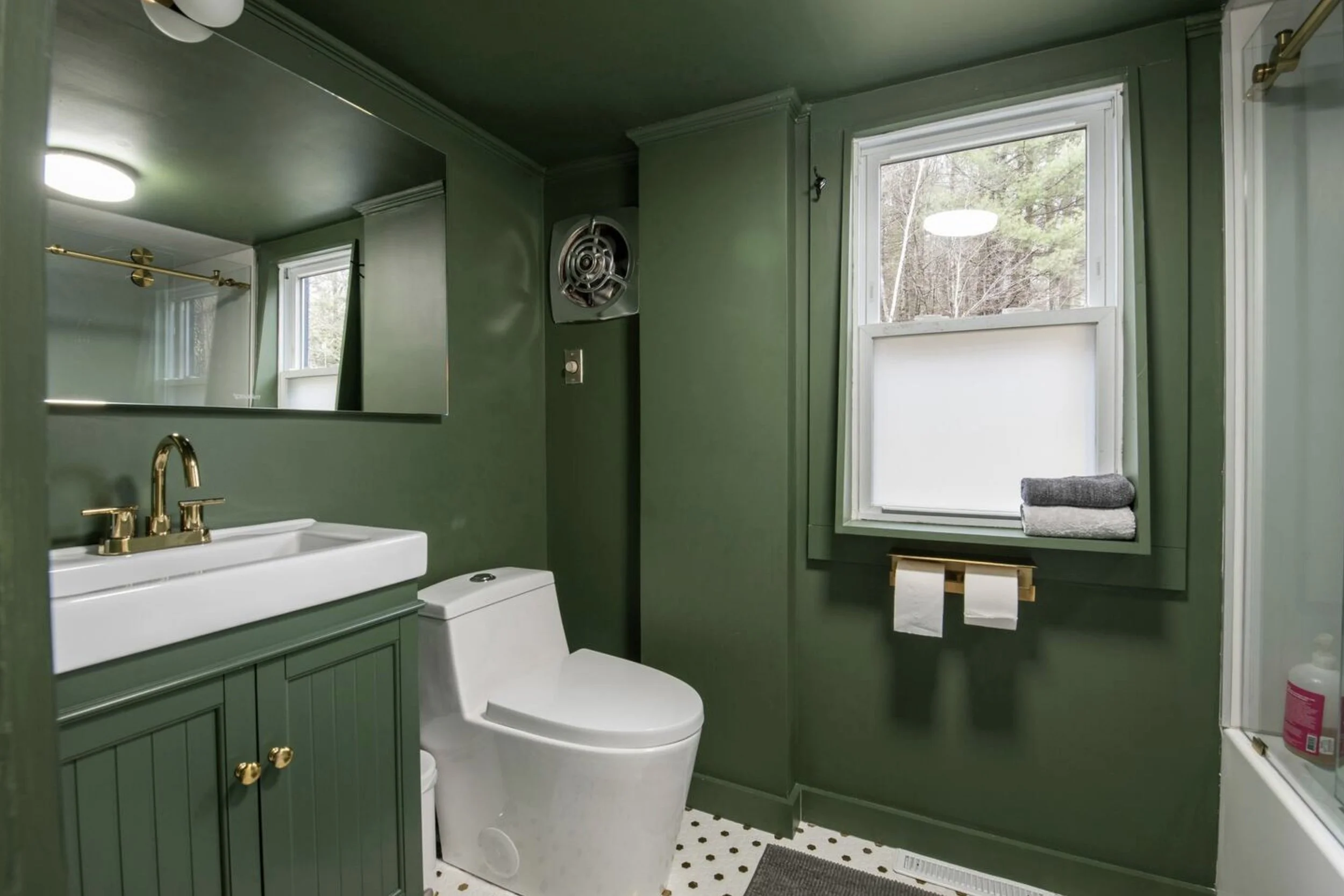 37farmhouse-airbnb.jpg