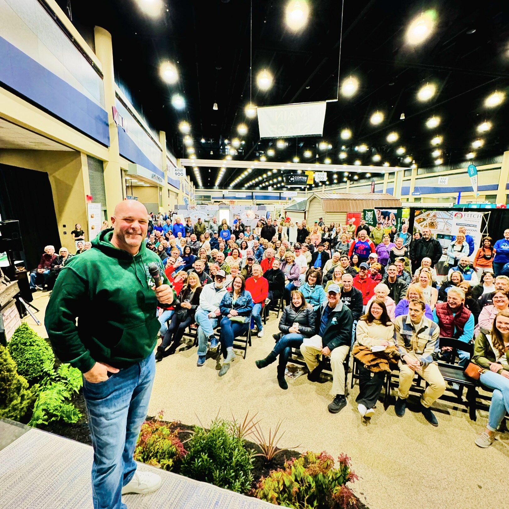 Had a great time meeting everyone @buffalohomeshow&hellip;great architecture, amazing food and friendly people!! Thanks Buffalo! 🦬🫶 #Homeshow #Buffalo #FeelTheLove Photography by @shaun4050 📸