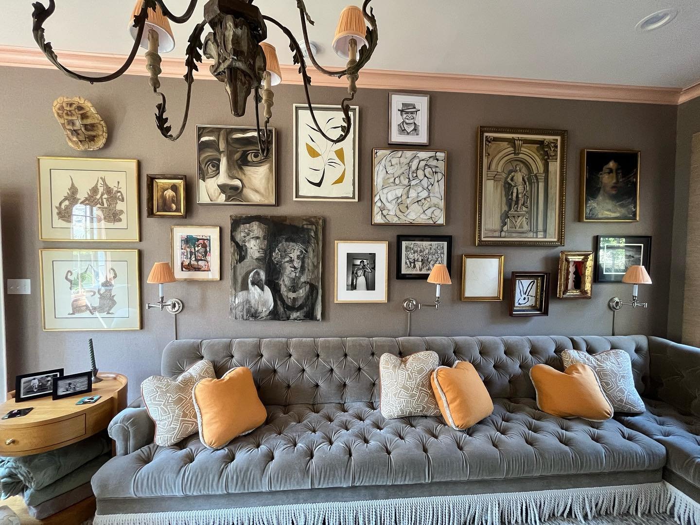 Parlor wall installation. It was a fun one!
.
.
.
#parlorwall #gallerywall #installation #design #designer #arthandler #installationart #artinspiration #architecture #architect #archdaily