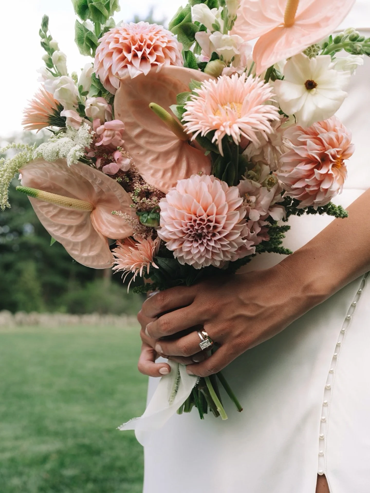Just a touch of summer on this snowy winter day 🌸 

Photography by @gabbytorresphotography