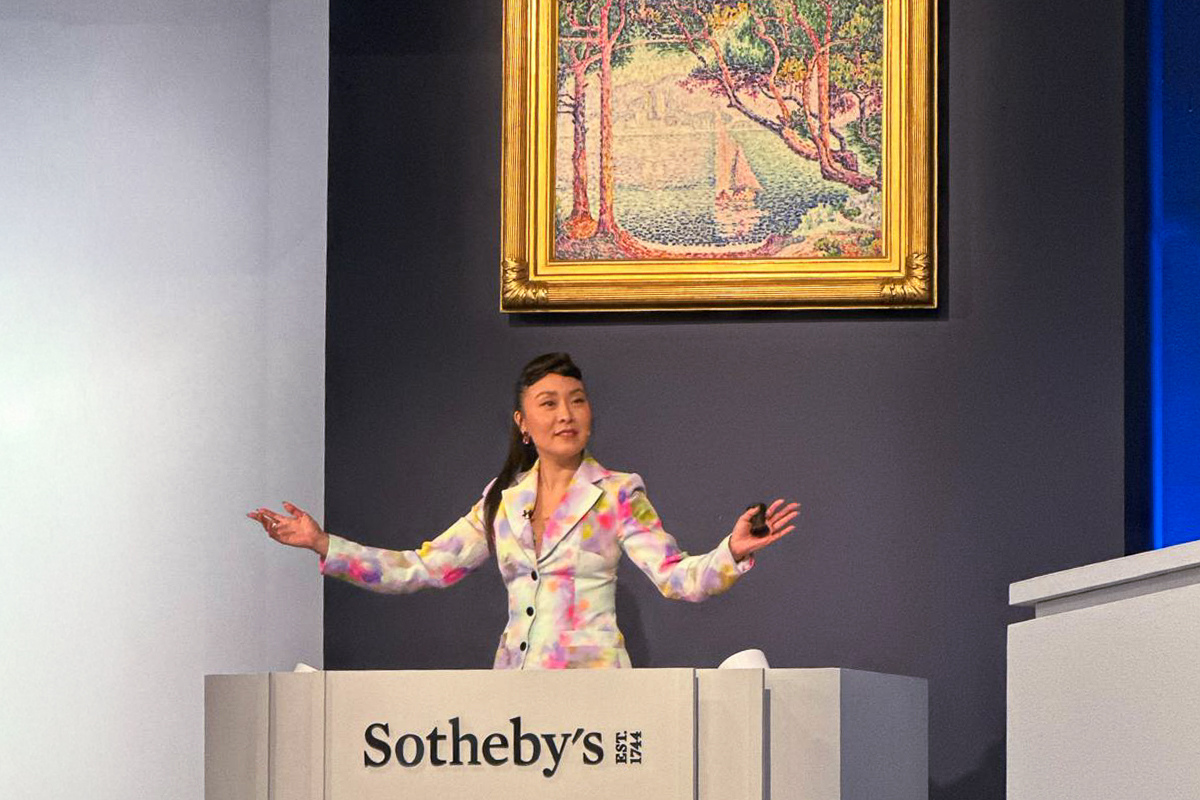 How do I Bid on Art at Auction?