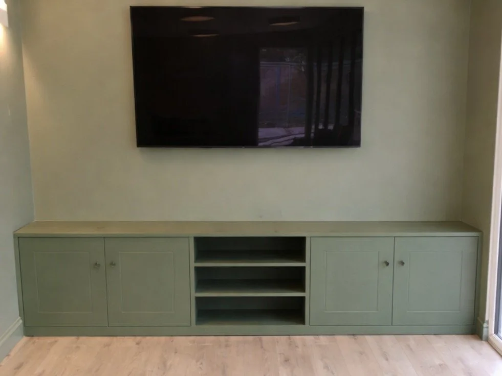 TV unit with double cupboards in Green