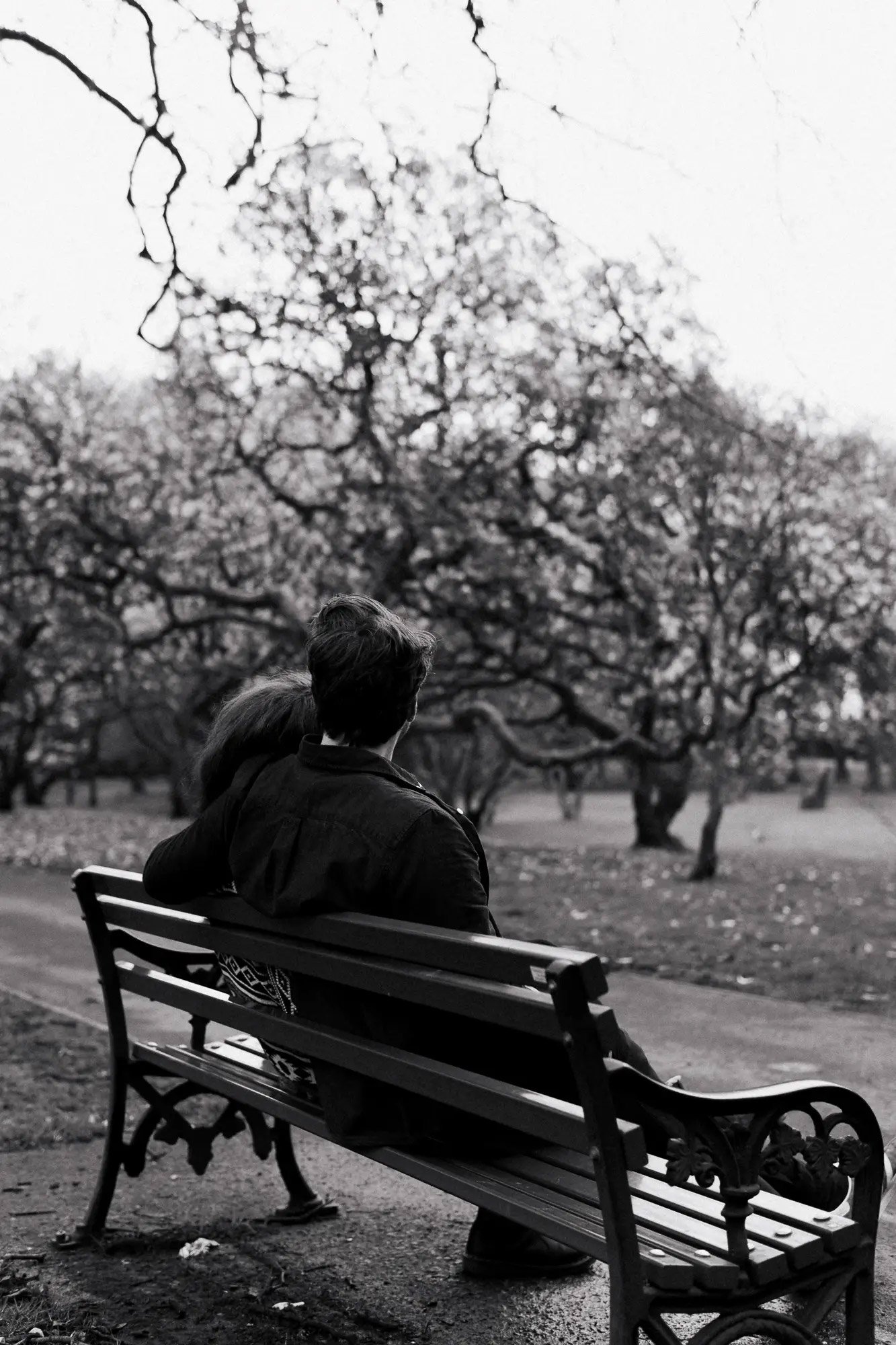 Cardiff couples photographer at Bute Park by Luke Tattersall.