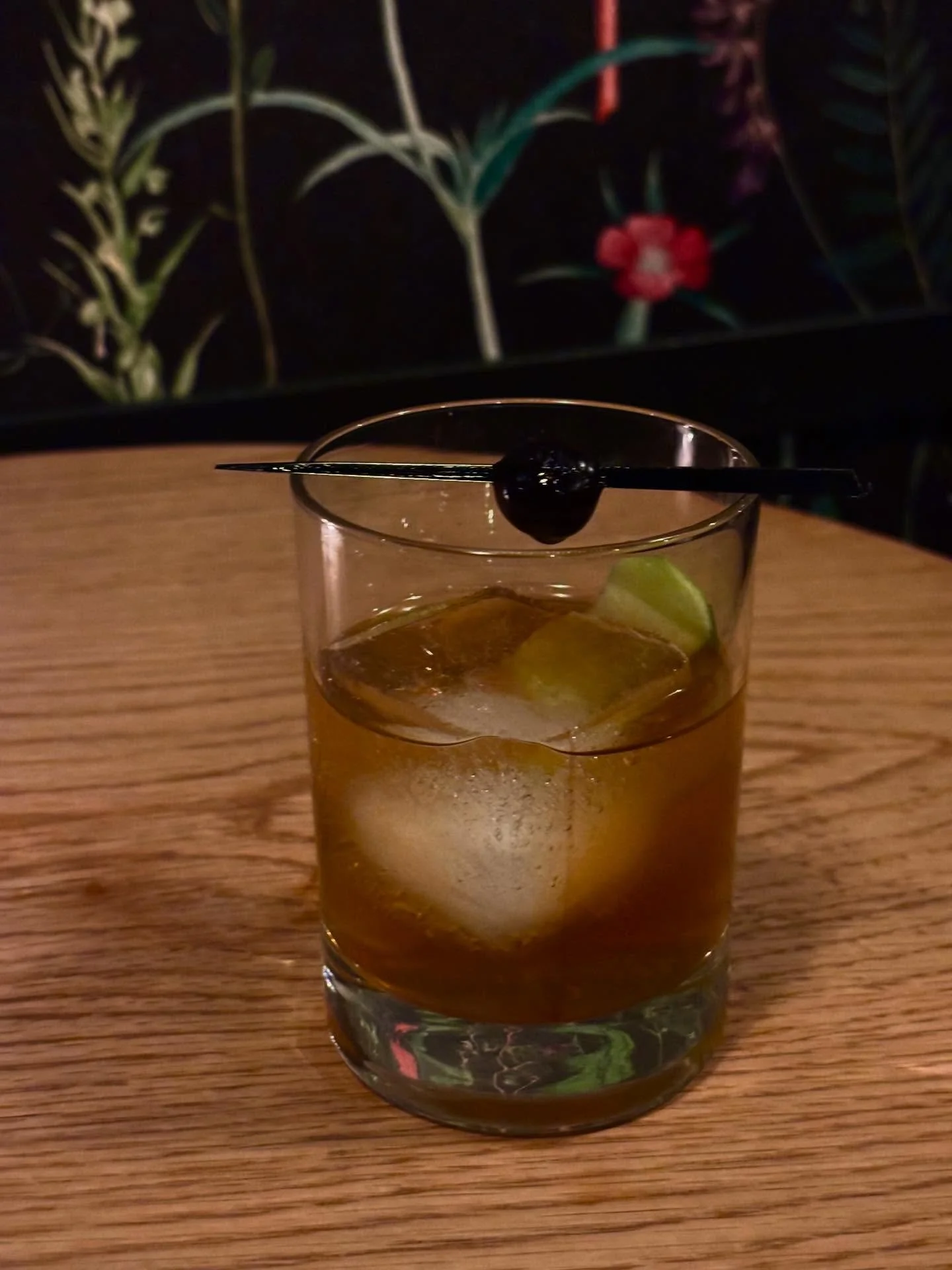 Happy New Year! 🎊 
Are you doing Dry January? Try one of our Spirit- Free options! Featured above is our Apple of Avalon 🍏 
a nonalcoholic old fashioned featuring Ritual N.A. Whiskey, Green Apple Cinnamon syrup, and N.A. Chai Bitters.