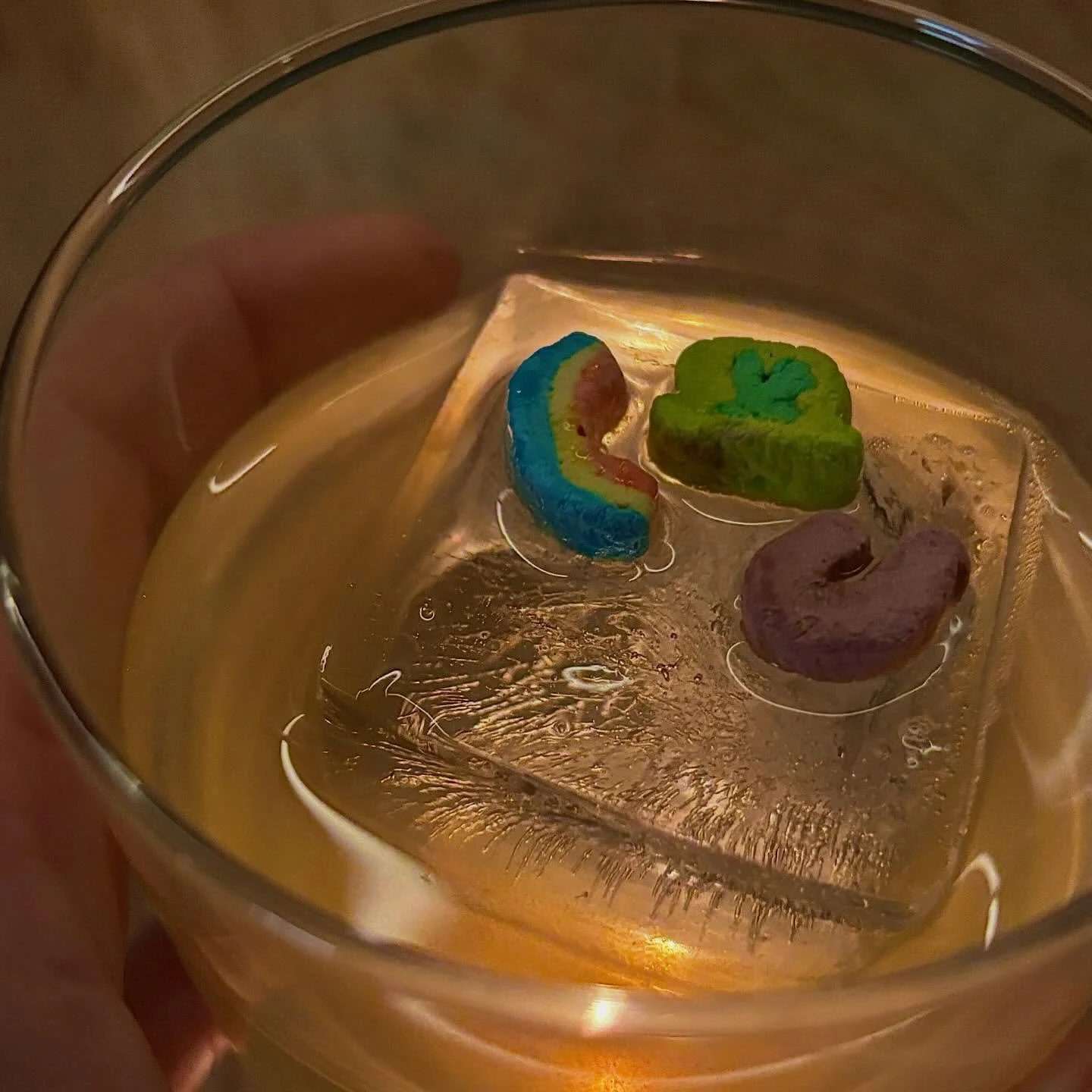 🍀 the gold at the end of our rainbow🌈 
Introducing the Luck of the Irish, a clarified milk punch featuring bourbon, @frangelico , earl grey tea, lemon, cinnamon, nutmeg, and @luckycharms cereal milk. 

Available starting Wednesday March 4th, for on