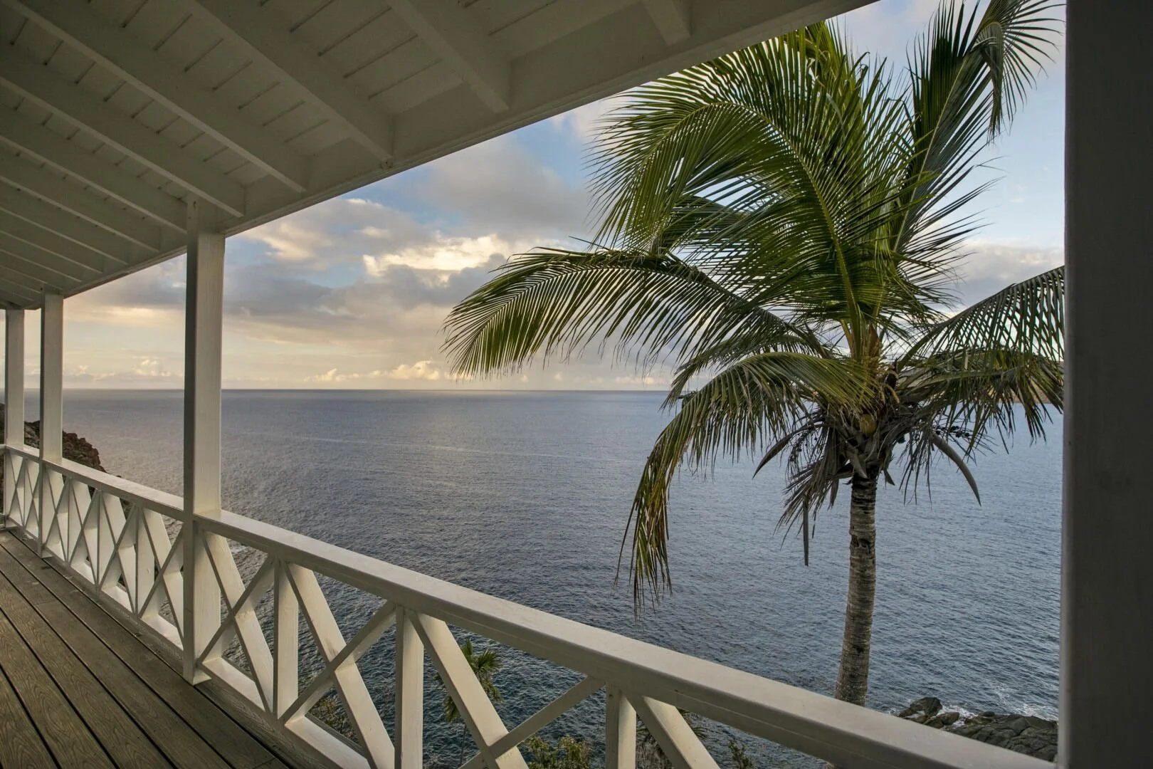Dramatic Cliffside Location Overlooking the Caribbean