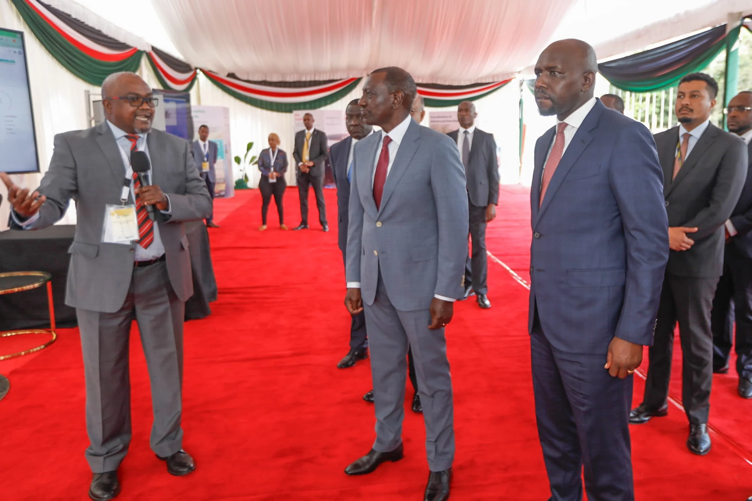 BasiGo shares advanced Safety Features of E-Buses with H.E. President Ruto and Transport CS Murkomen