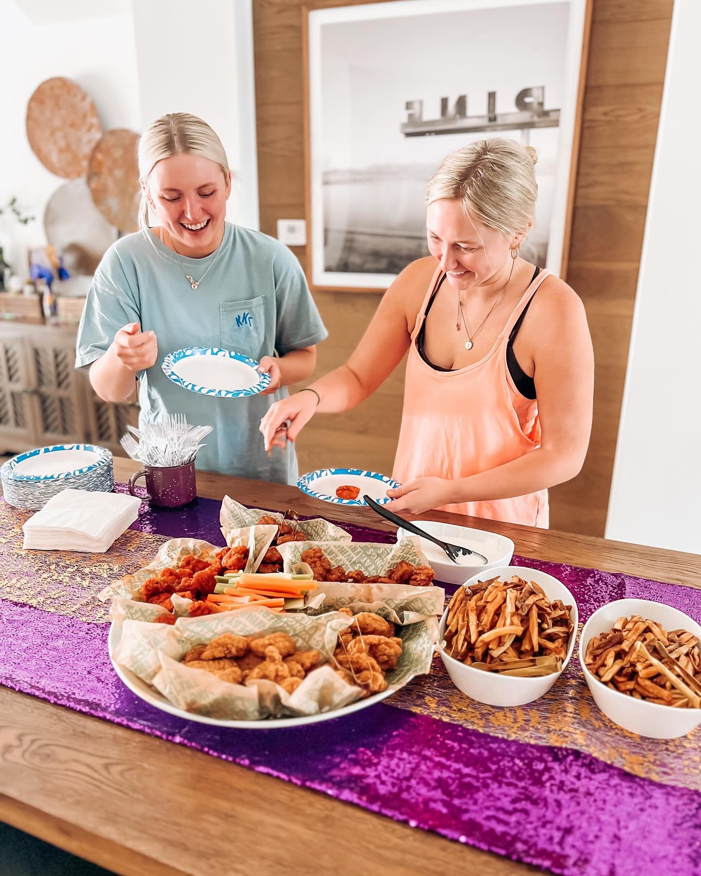 Lunch Is Served! 😋

Head Over To The Office For @wingstop !