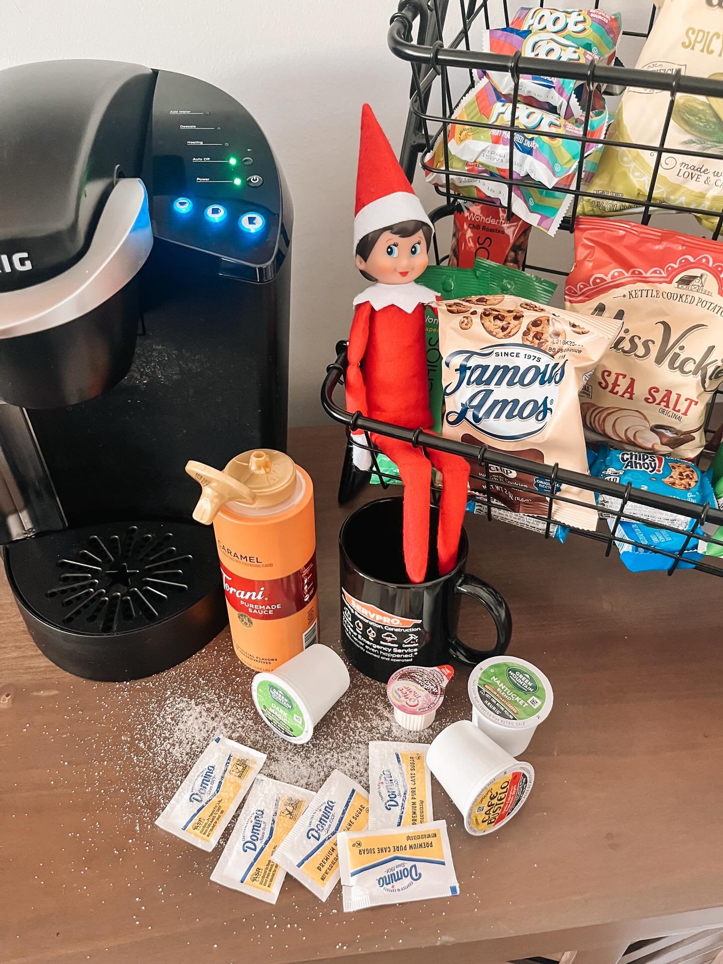 12 Days of Christmas is back! 🎄🎅🏼🦌⛄️

Elise says to stop by and fuel up before heading home for break!

Warm drinks + snacks = Holidays Vibes 🍫🧋

She got her coffee all ready in her favorite @servprottown mug to get ready for tomorrow&rsquo;s p