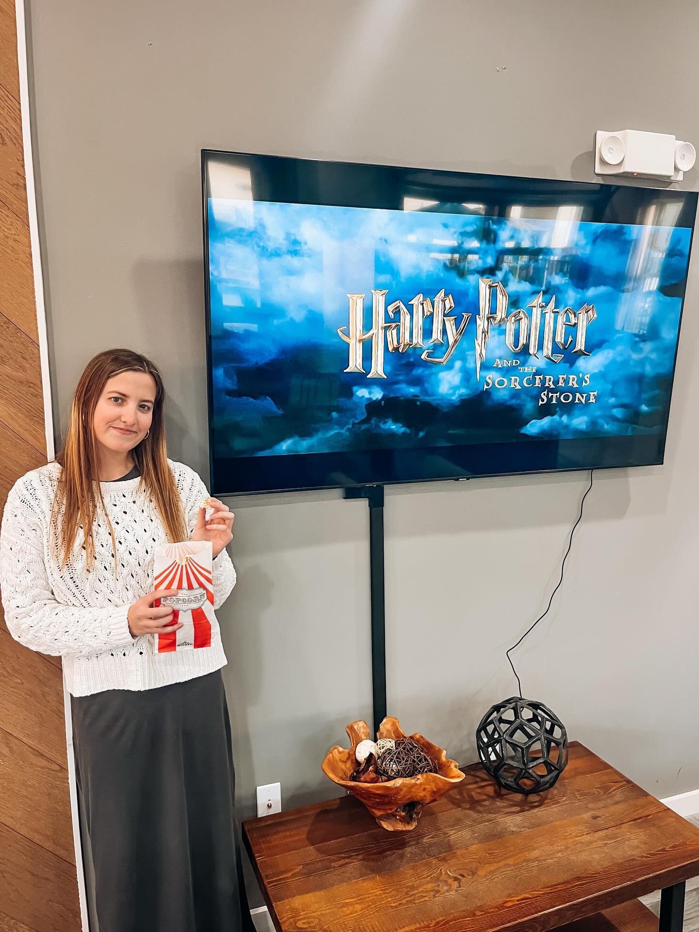 Harry Potter Movie Night has begun in the Clubhouse! Stop by and build your own Popcorn from our Popcorn Bar!🍿🎥