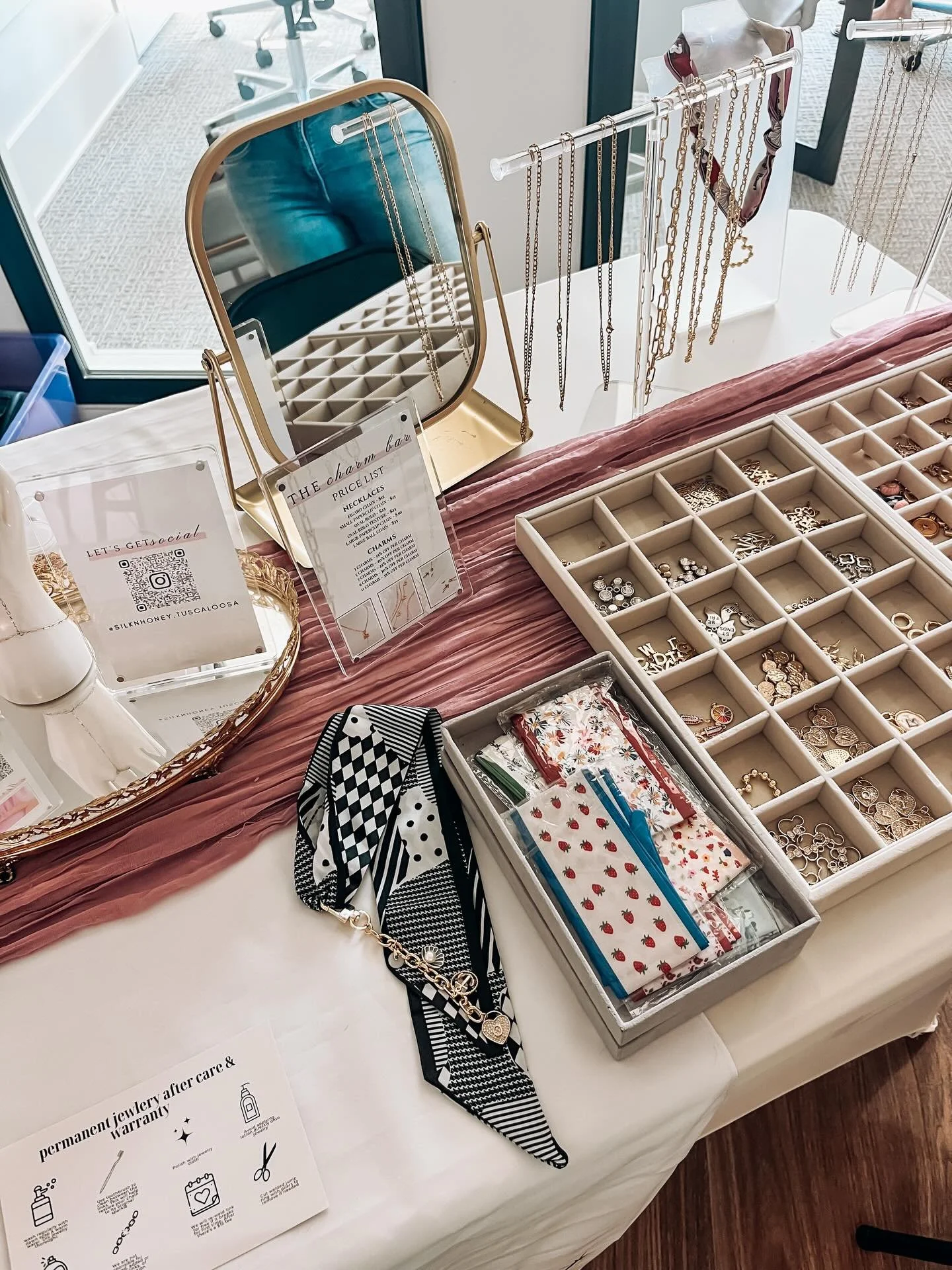 @silknhoney.tuscaloosa is here in the Office until 6PM! 💫

There are so many Charms and chains to choose from! Anyone is welcome! 💎