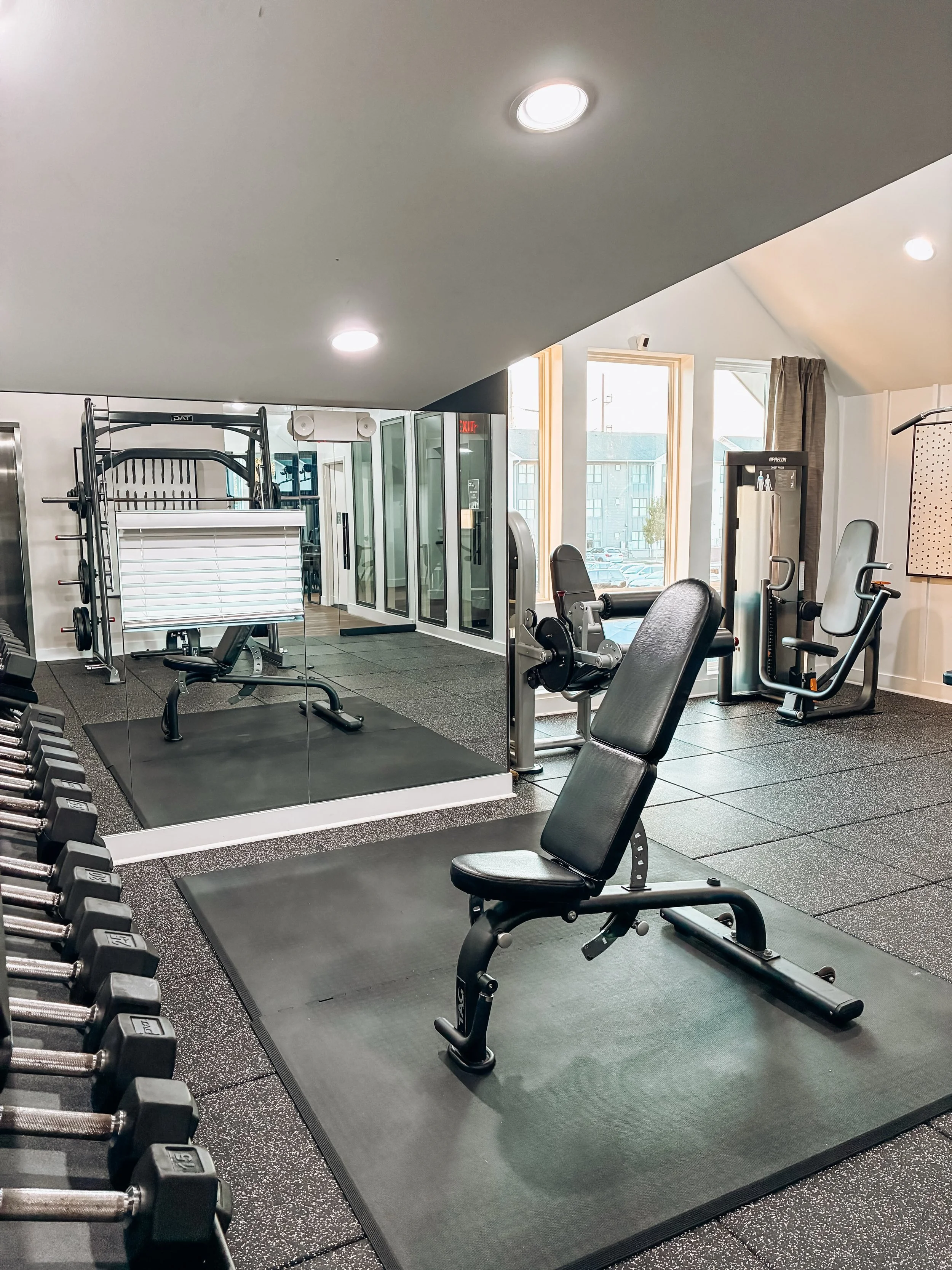 Hey Residents!

Make sure to check out the new mirrors in the gym next time you&rsquo;re up there! 💪🏻