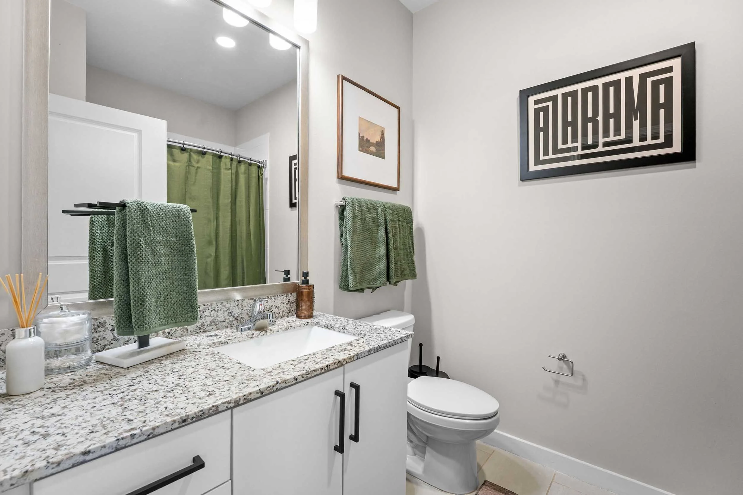 My House on 13th | Bathroom