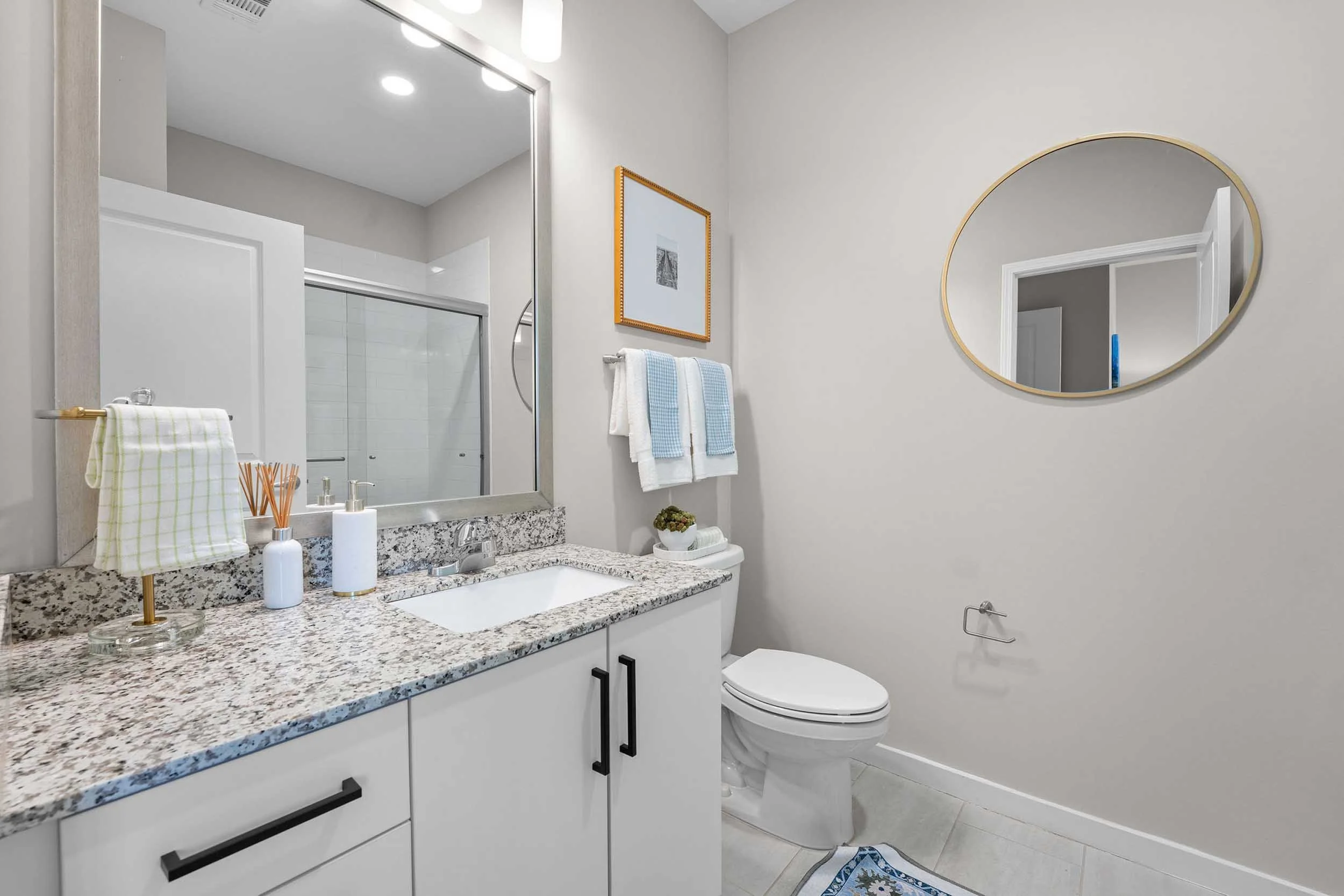 My House on 13th | Bathroom