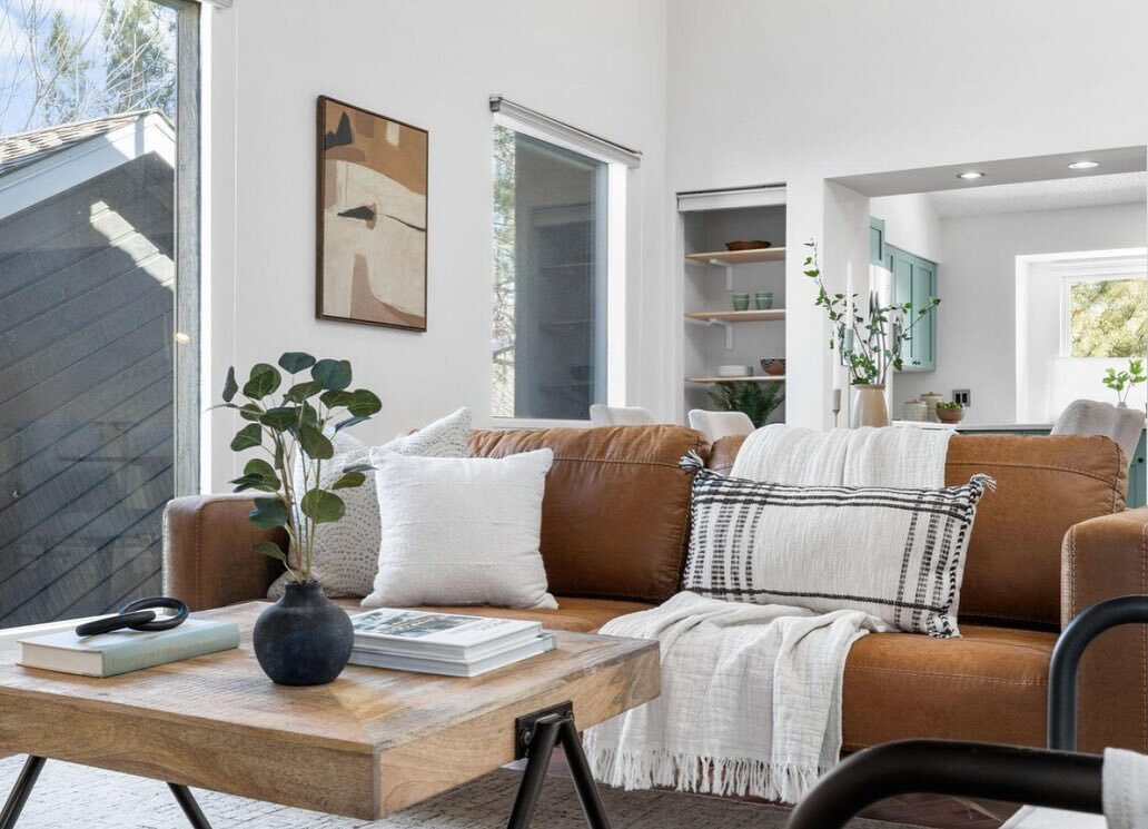 Now this is a stage full of textures, neutrals, and simplicity🪴

Designed by: @livingwellcarey @livingwellcarmen 

Listed by: Cari Higgins with Compass-Boulder

3611 Hazelwood Ct, Boulder, CO 80304
  #boulderhomes #boulderrealestate #denverhomes #de