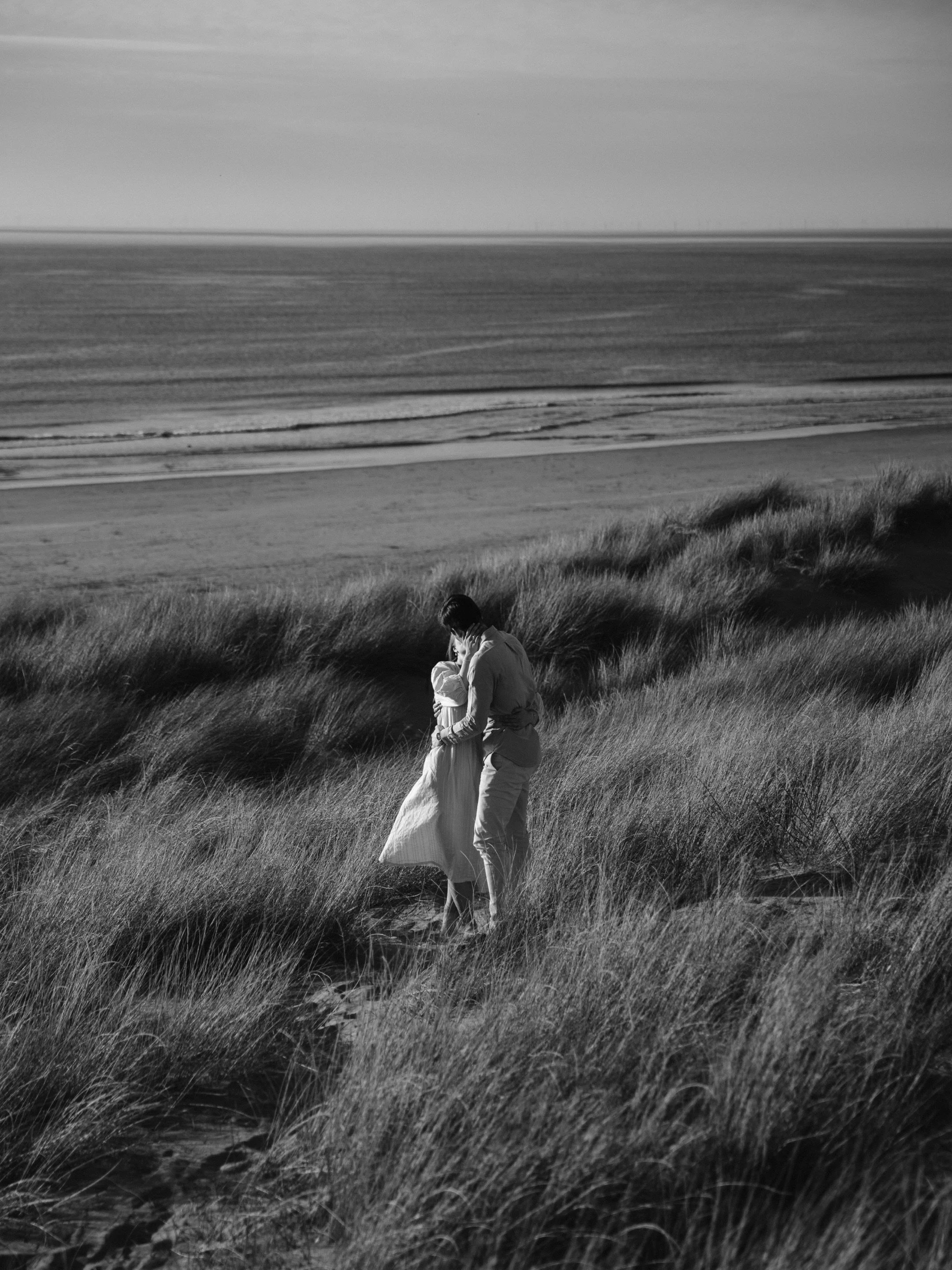 &bull; what&rsquo;s not to love 🌙

#coupleshoot #beachsession #thenetherlands #authenticlovemag #baanbeelden