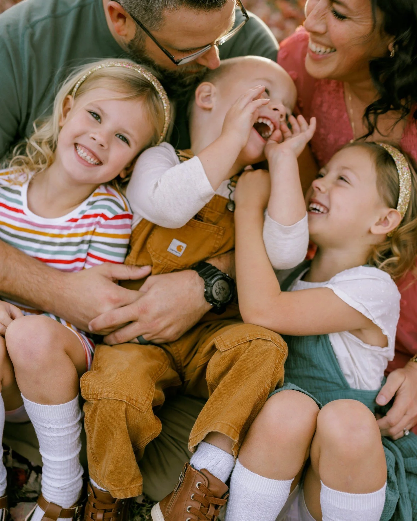 Frames that tell the story of your family, just as you are, in the in-between moments.