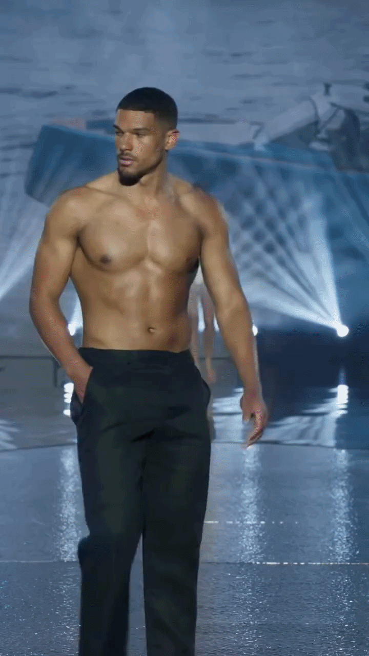 Alex R for Intimissimi