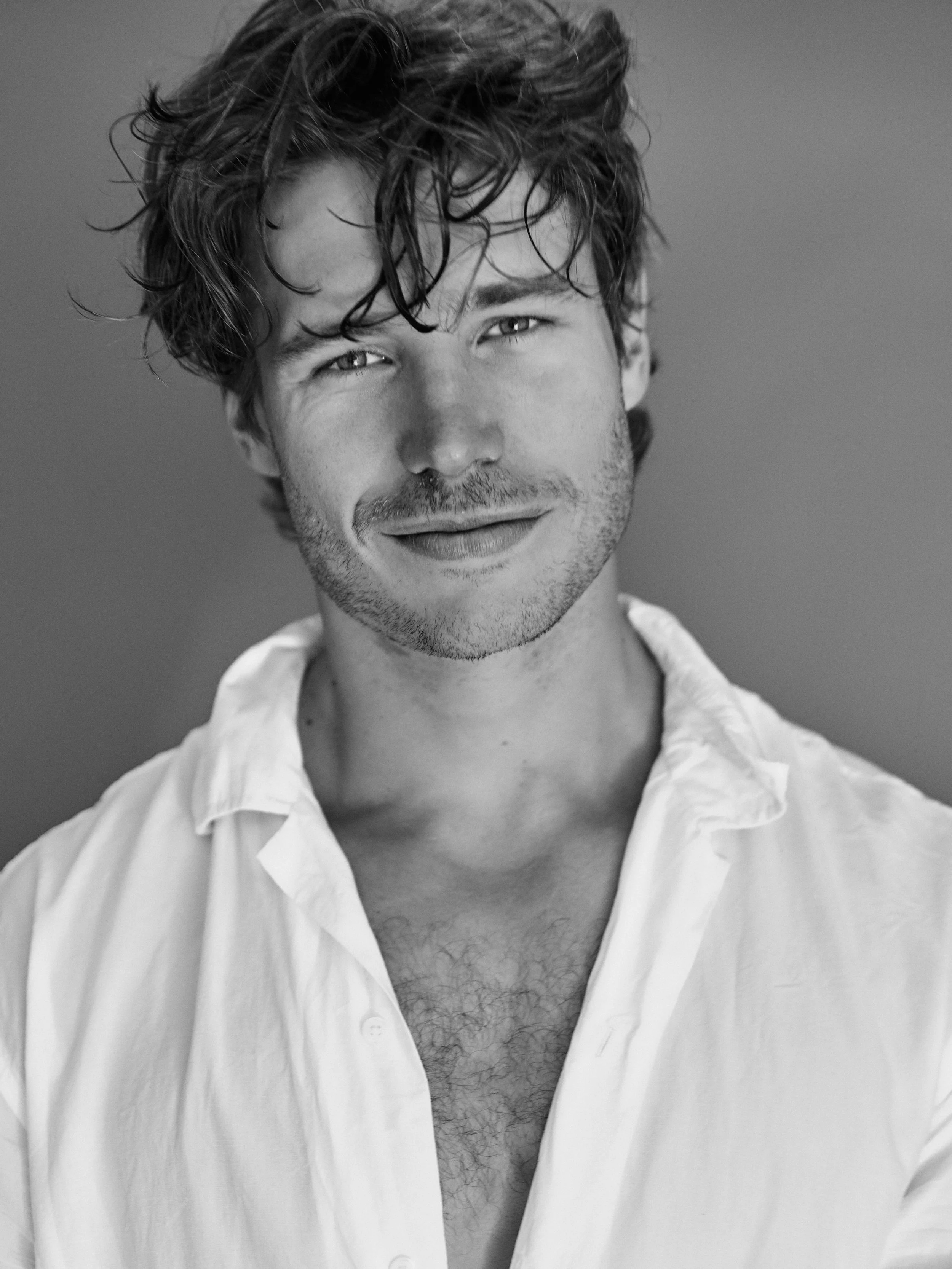 CHARLIE R