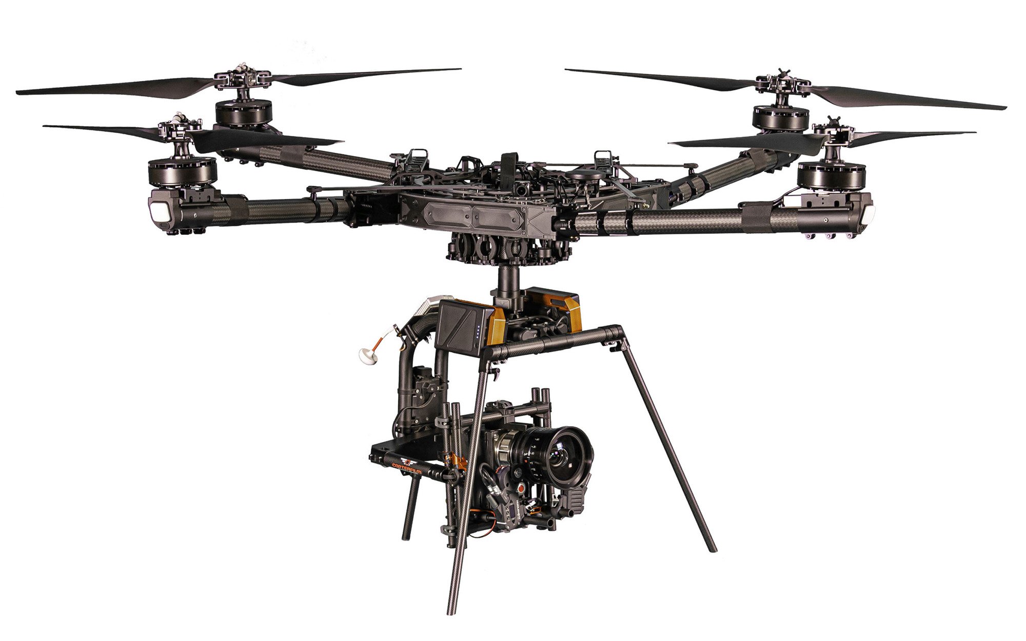 Imagen del dron Alta X equipado con estabilizador Movi Pro. Conocido por su capacidad para levantar configuraciones de cámara personalizadas, es una de las mejores opciones para los cineastas que buscan un aspecto y una sensación cinematográficos distintivos.