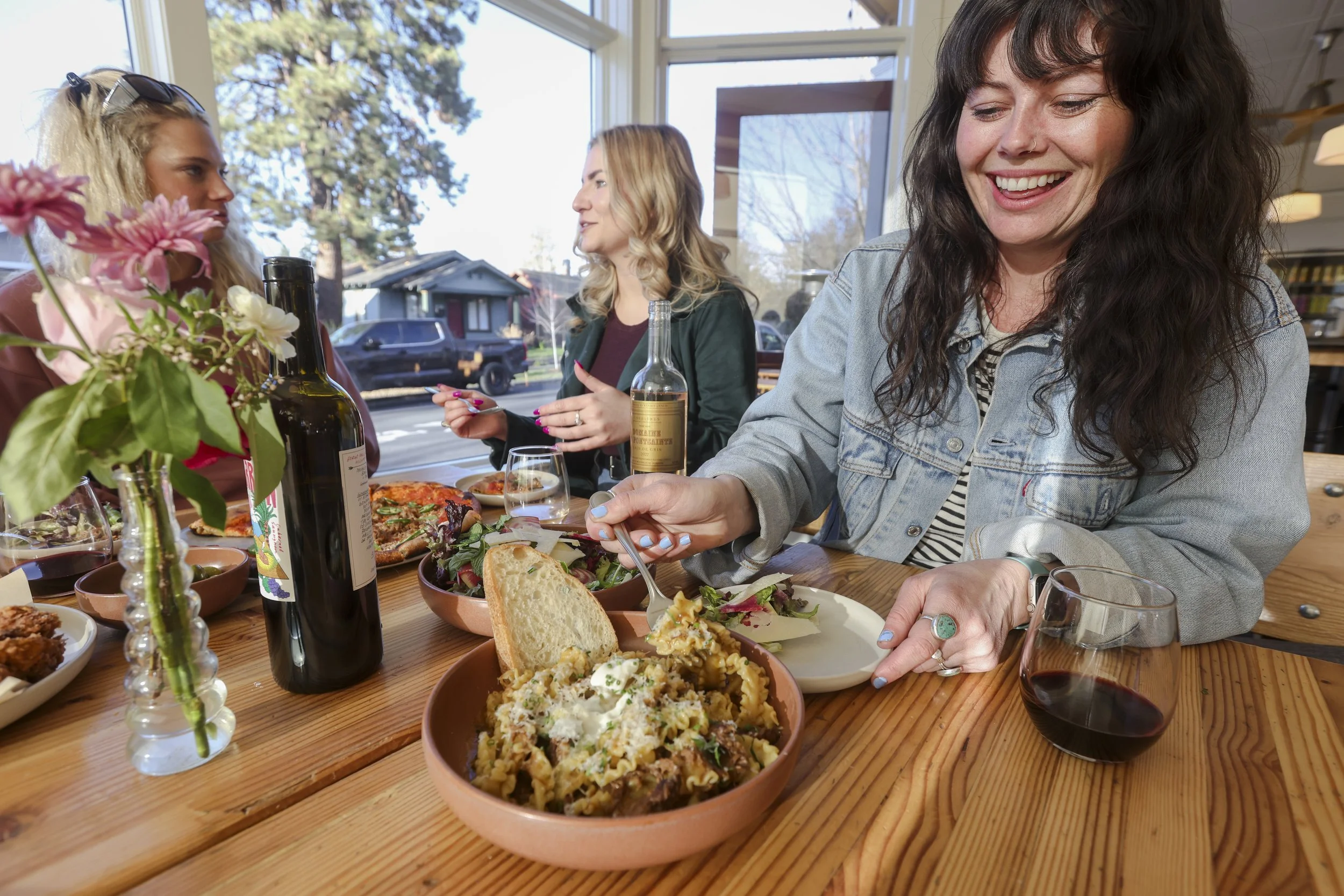Guests enjoying dinner at Jackson’s Corner Bend, OR