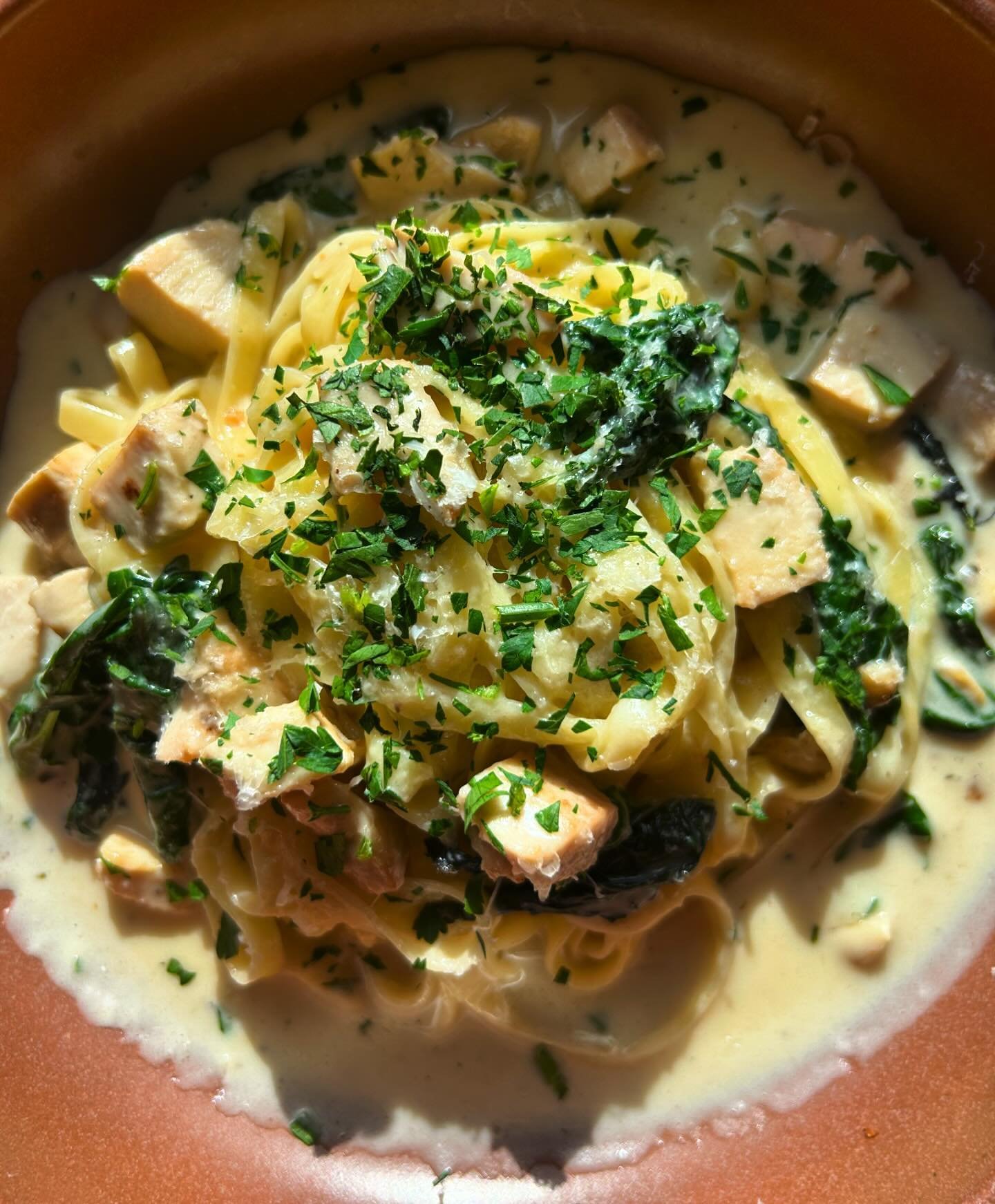 It&rsquo;s Fettuccini Friday! Available NOW at both The Grove + Old Bend 🥹 That&rsquo;s right&hellip;. you heard it here first 🙌🏼 House made alfredo, braised chicken, seasonal greens, parmigiano ✨ Available every day from 4-9pm!
