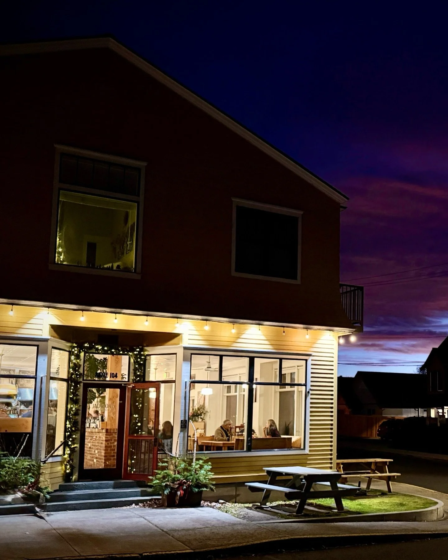 ✨Y&rsquo;all catch this tonight? My goodness.