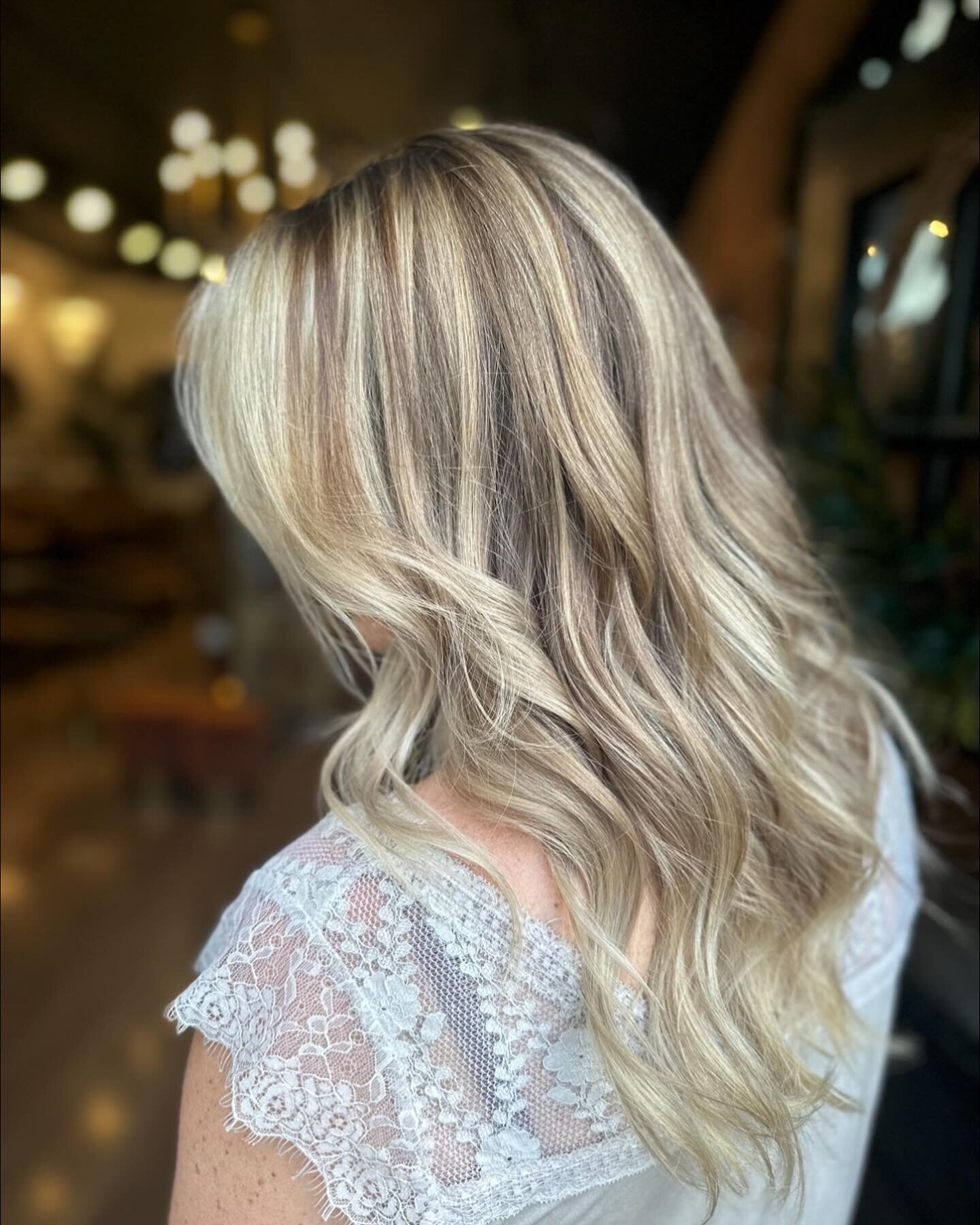 Golden moments and sun-kissed strands &ndash; embracing the beauty of a flawless blonde balayage. ✨🌼 Hair by: @tayler_latuabella  #BlondeAmbition #BalayageBeauty