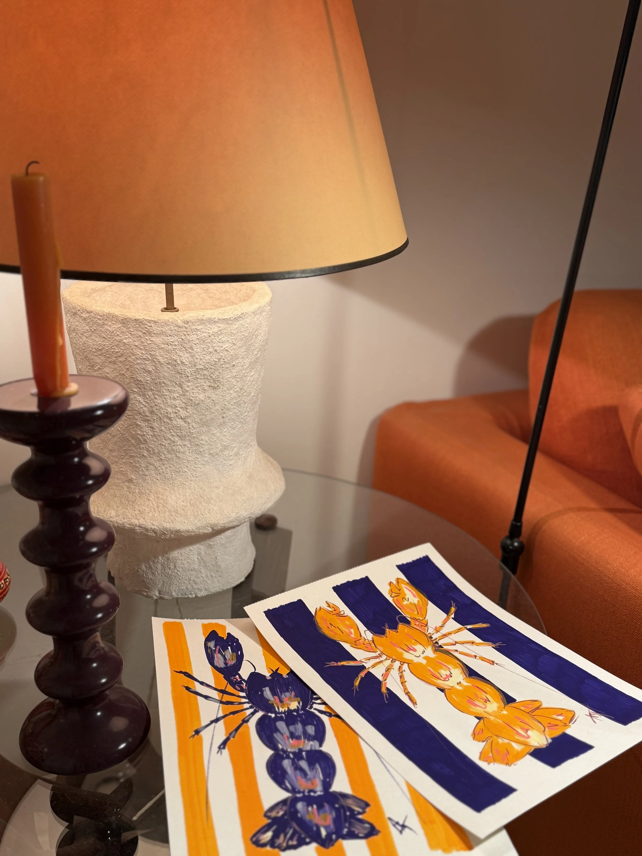 petit homard orange violet ambiance.jpg
