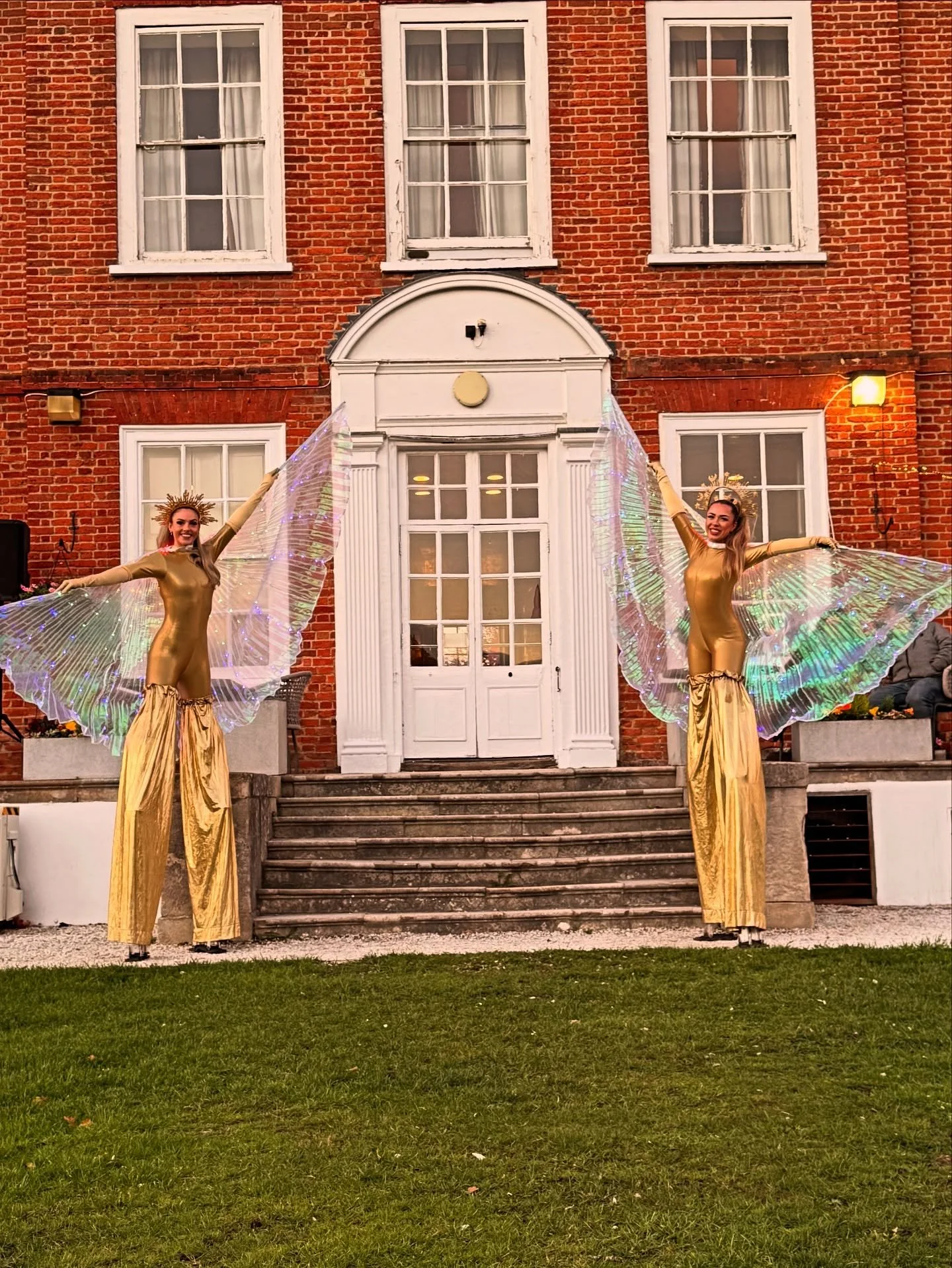 We came to sparkle &mdash; and rose to the occasion ✨🪽

💌 hannah@highvoltageevents.co.uk
⚜️ www.highvoltageevents.co.uk