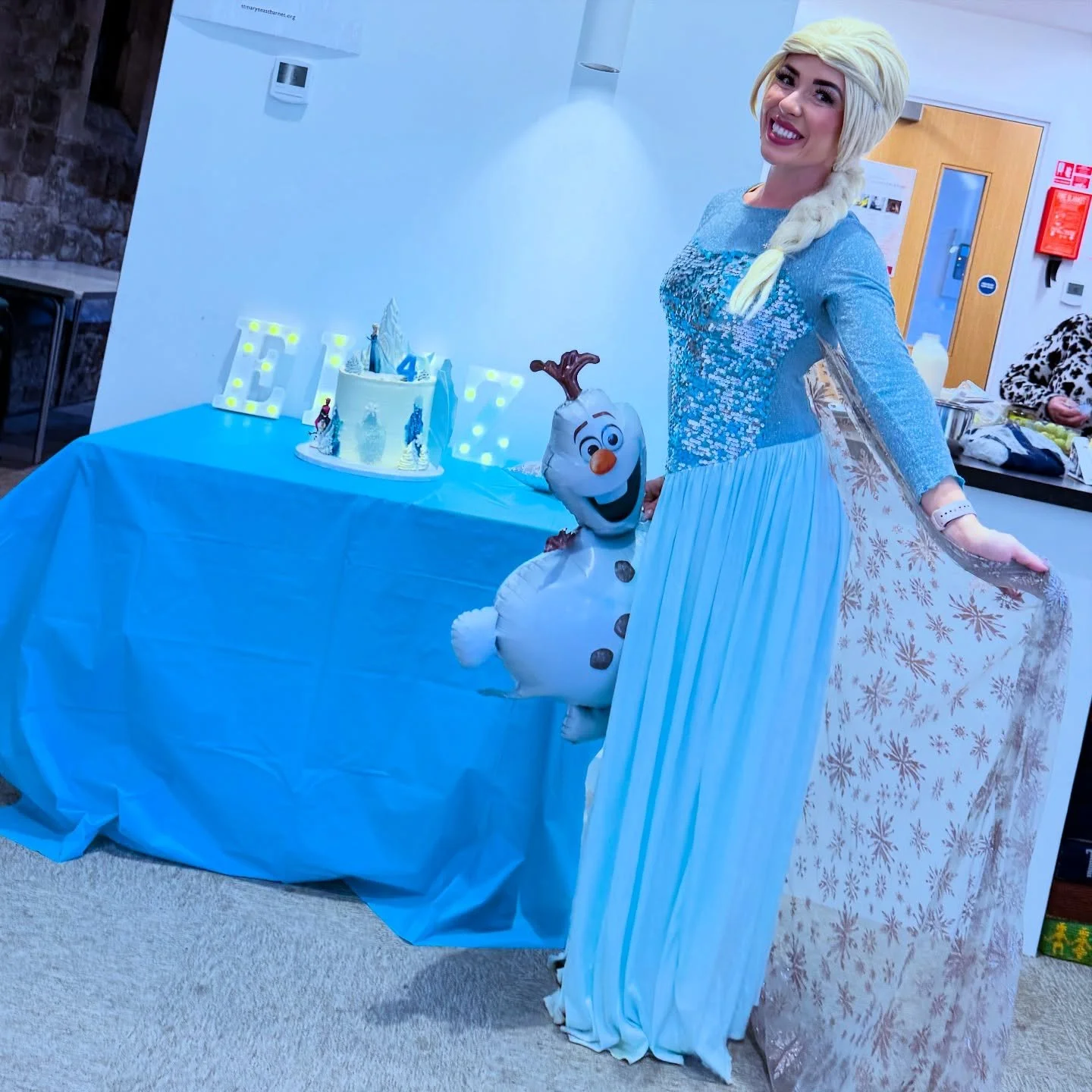 Our Frozen Princess has been busy making it snow ❄️✨

💌 info@highvoltageevents.co.uk
👑 www.highvoltageevents.co.uk