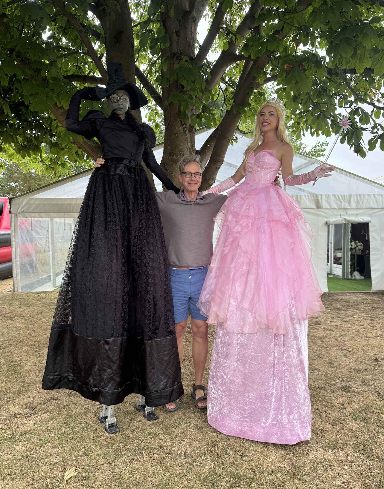 stilt walking elphaba and Glinda