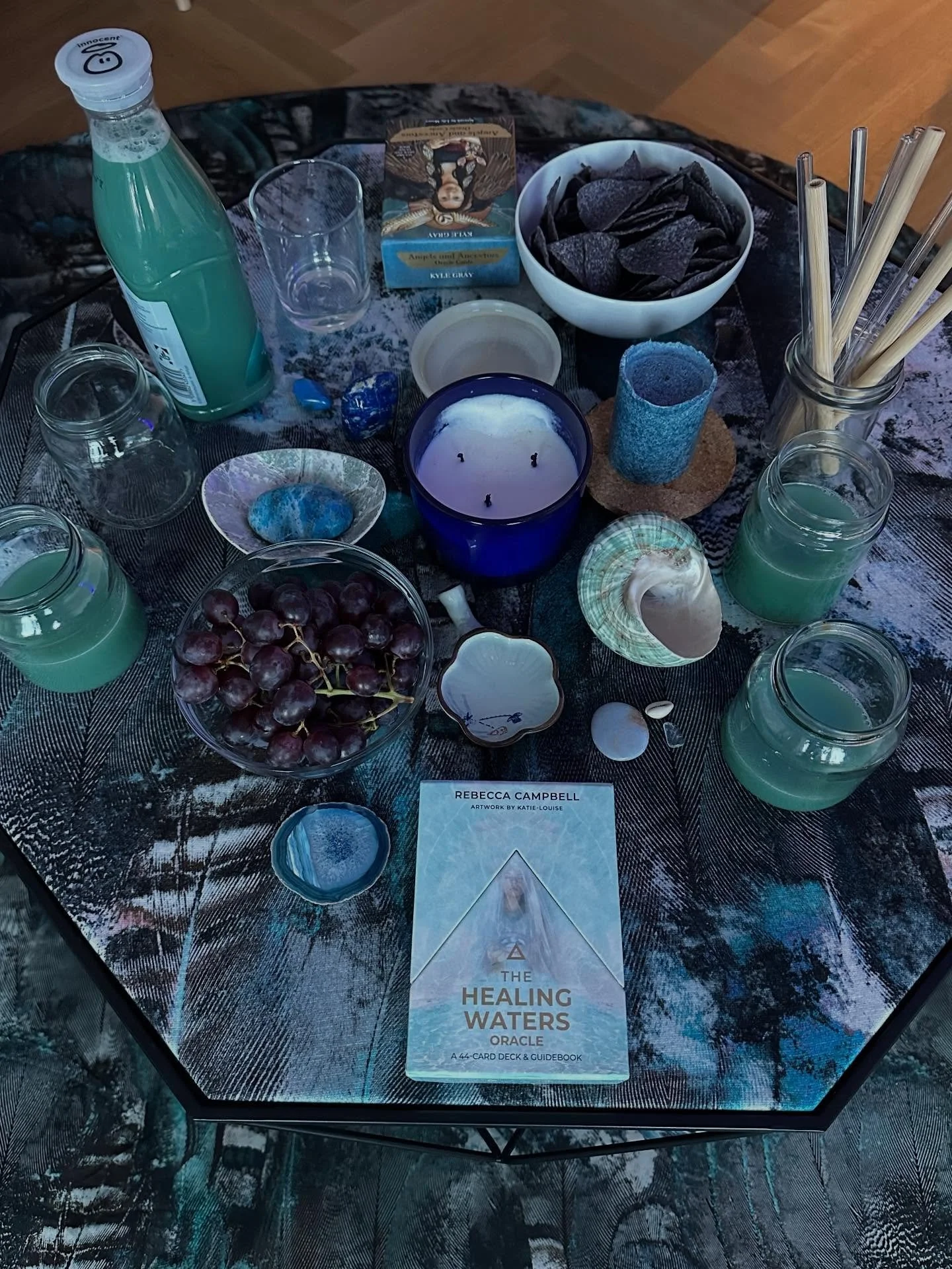 For the New Moon in Pisces I hosted a moon circle at my place for practitioner. So happy and humbled to be able to spend time and come together with such inspiring people. Beside the meditation, journaling and visualisation practices, I tried to crea