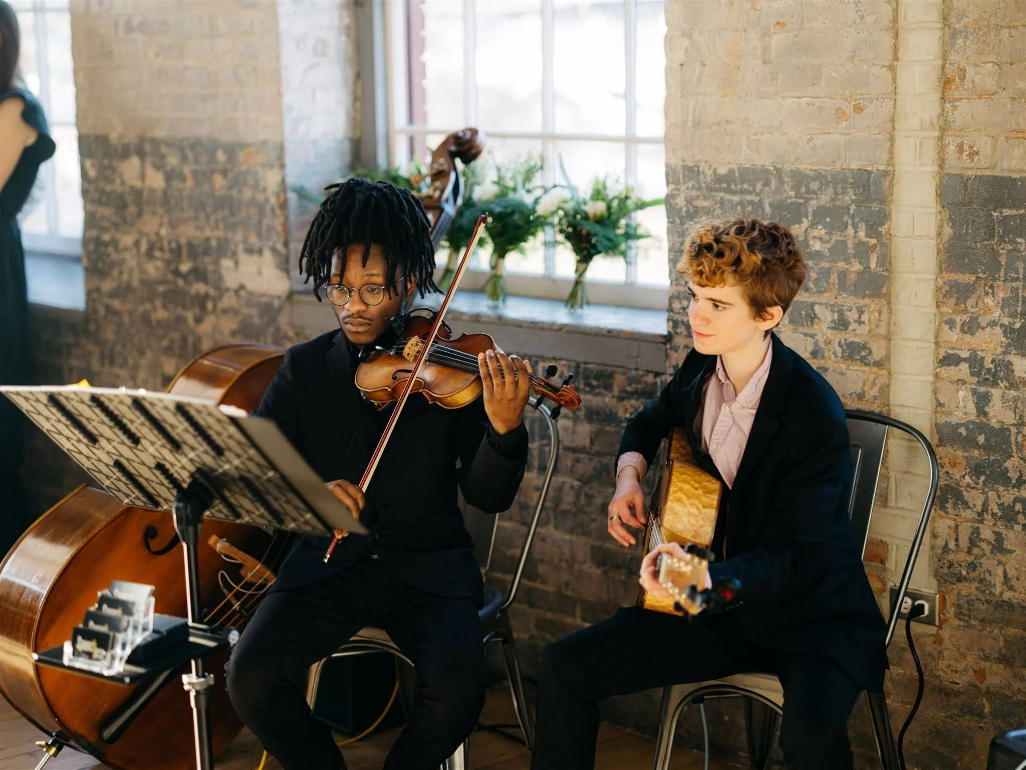 Pop Strings Duo, violin and acoustic guitar, plays classical, pop, Klezmer, and jazz at fundraiser
