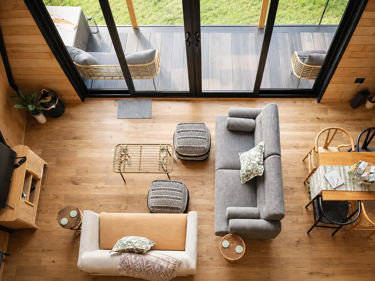 scandinavian-lodge-interior-modern-living-space.jpg